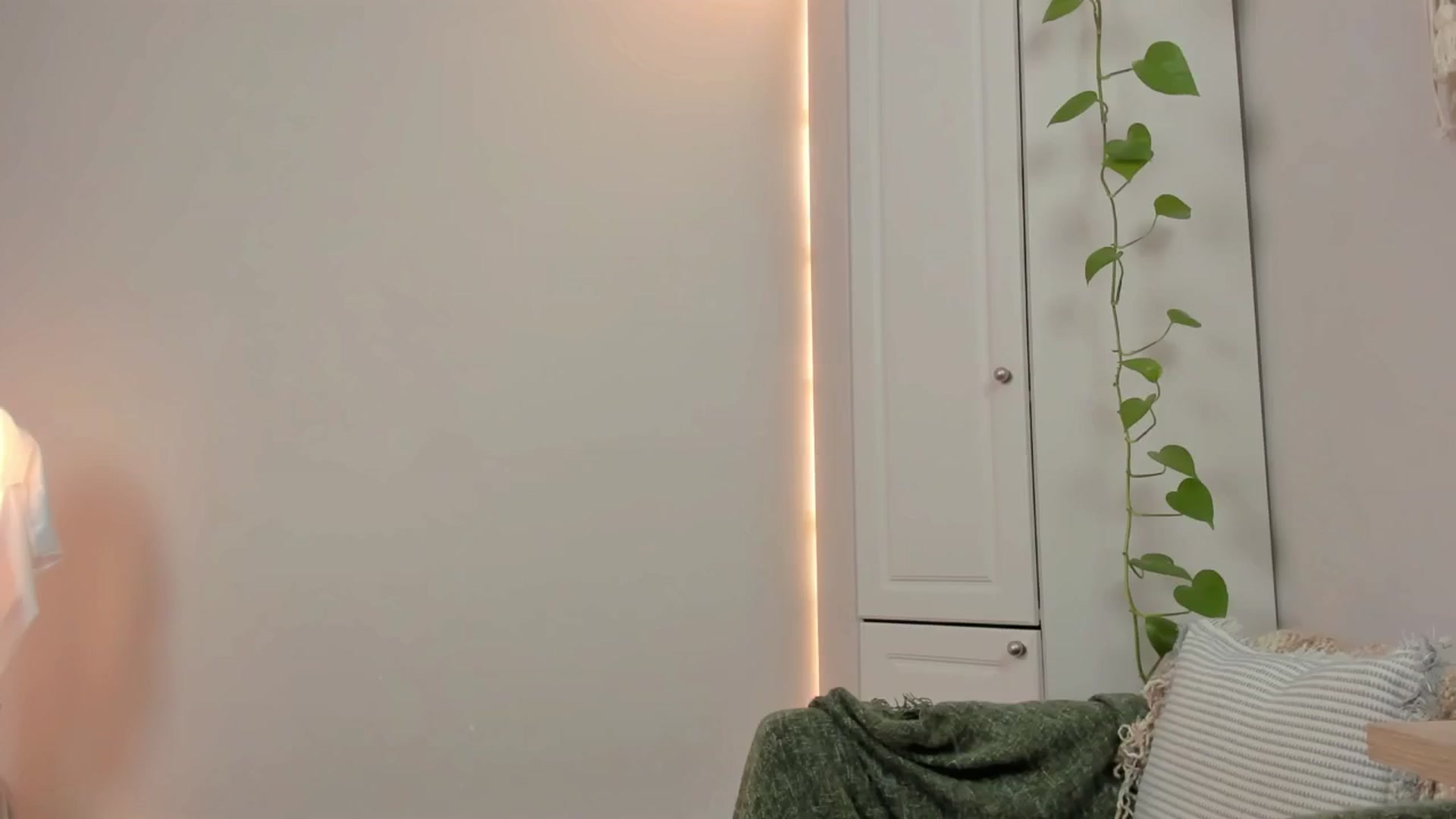 Gallery image thumbnail from CassislanD's myfreecams stream on, 06/12/2024, 18:43 image 12 of 20
