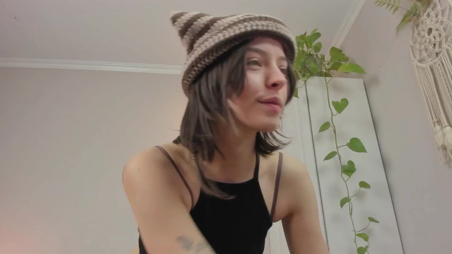 Gallery image thumbnail from CassislanD's myfreecams stream on, 06/12/2024, 18:43 image 13 of 20