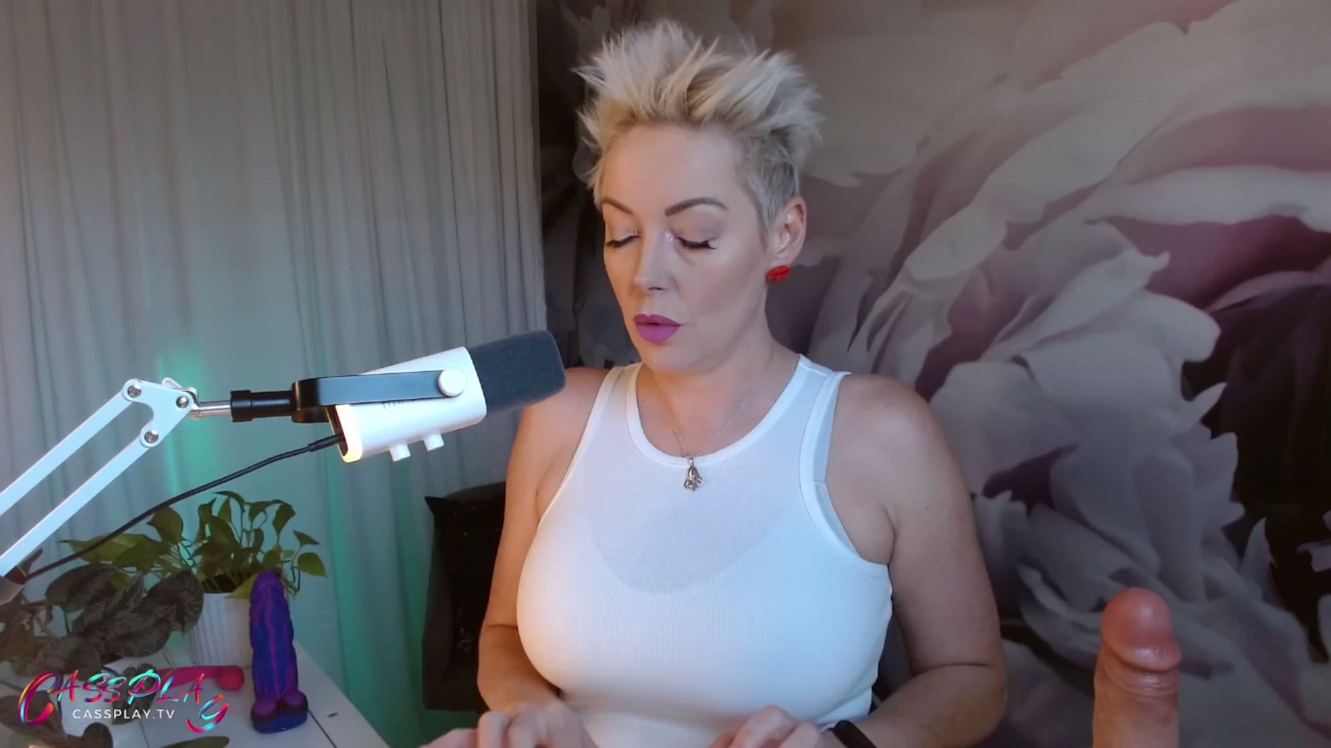 Gallery image thumbnail from Cassplay's myfreecams stream on, 05/24/2025, 18:15 image 5 of 20