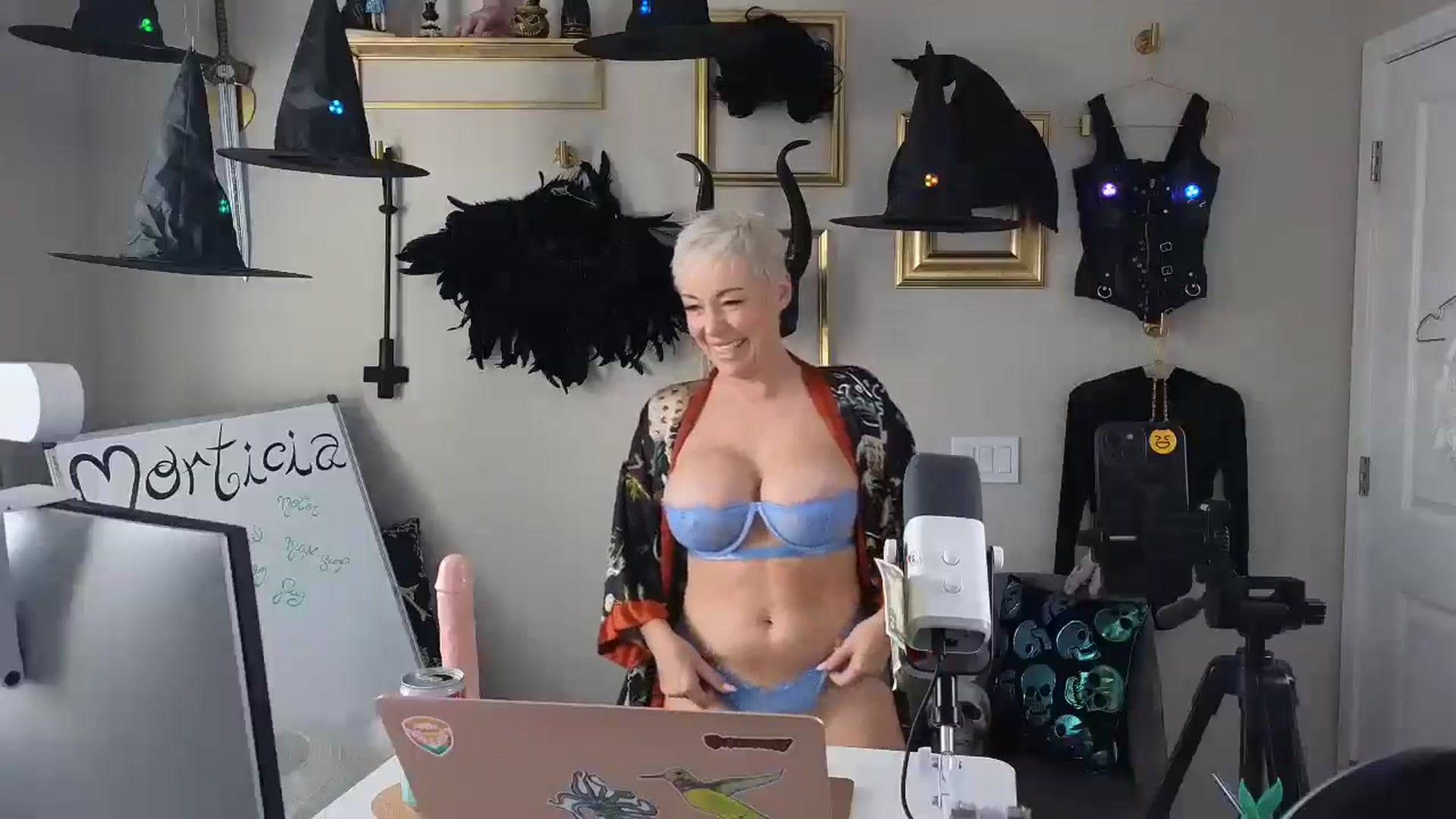 Gallery image thumbnail from Cassplay's myfreecams stream on, 08/27/2025, 22:01 image 15 of 20