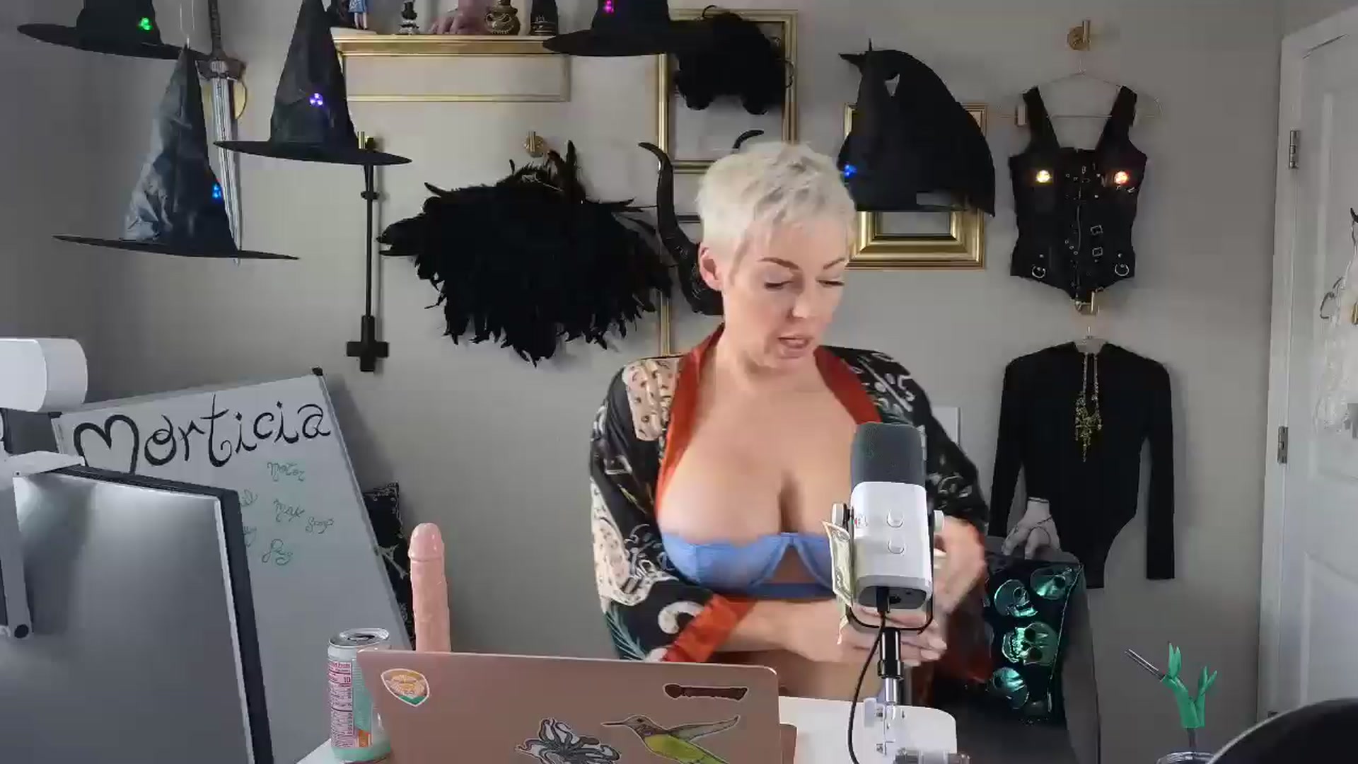 Gallery image thumbnail from Cassplay's myfreecams stream on, 08/27/2025, 22:01 image 1 of 20