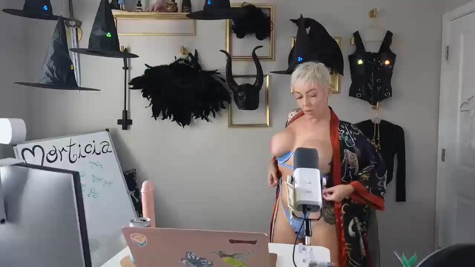 Gallery image thumbnail from Cassplay's myfreecams stream on, 08/27/2025, 22:01 image 18 of 20
