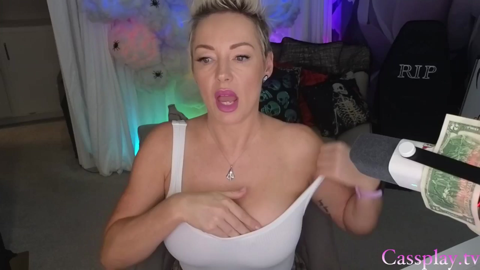 Gallery image thumbnail from Cassplay's myfreecams stream on, 10/02/2025, 22:21 image 10 of 20