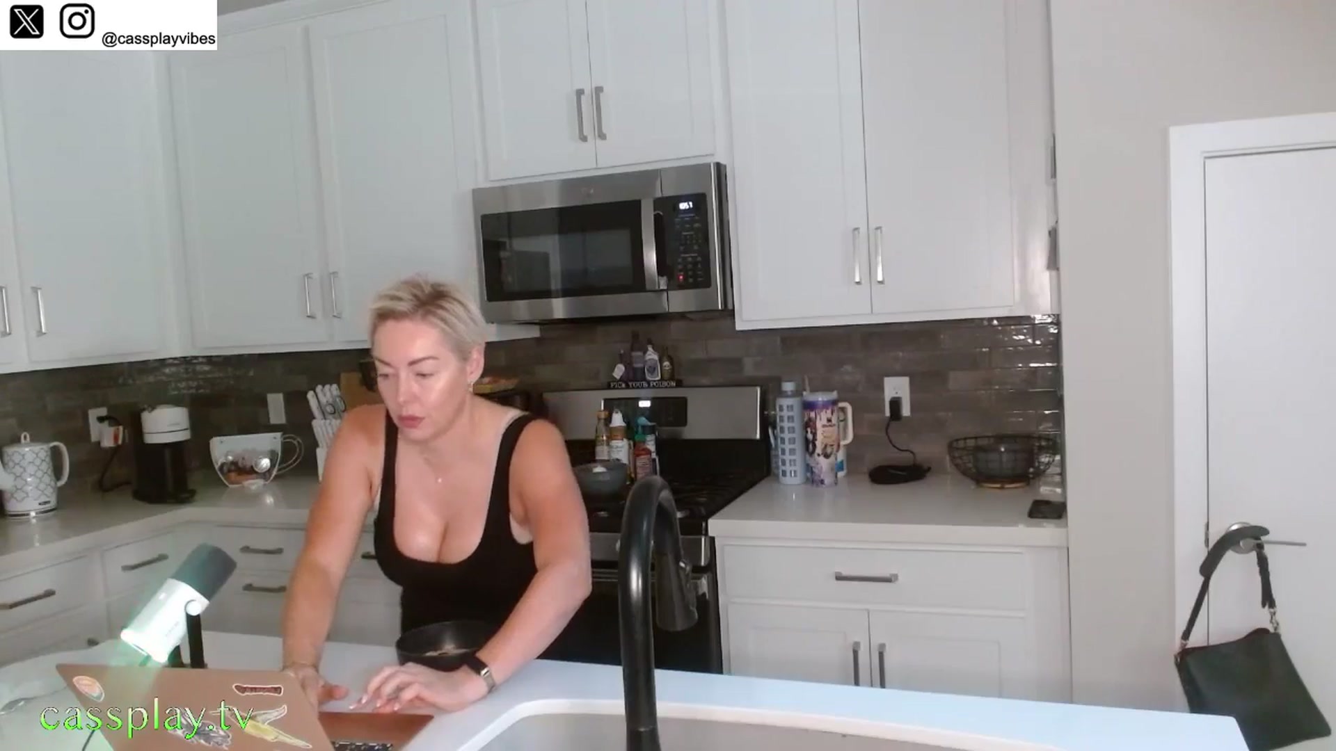 Gallery image thumbnail from Cassplay's myfreecams stream on, 04/05/2026, 19:06 image 14 of 20