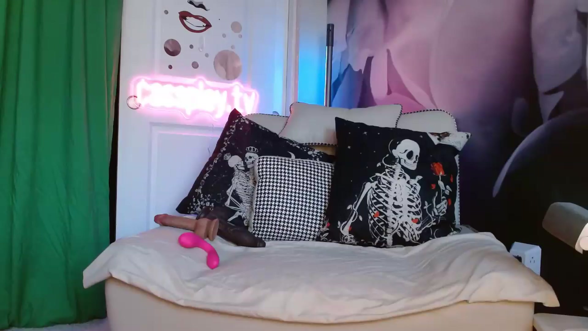 Gallery image thumbnail from Cassplay's myfreecams stream on, 06/13/2026, 14:46 image 17 of 20
