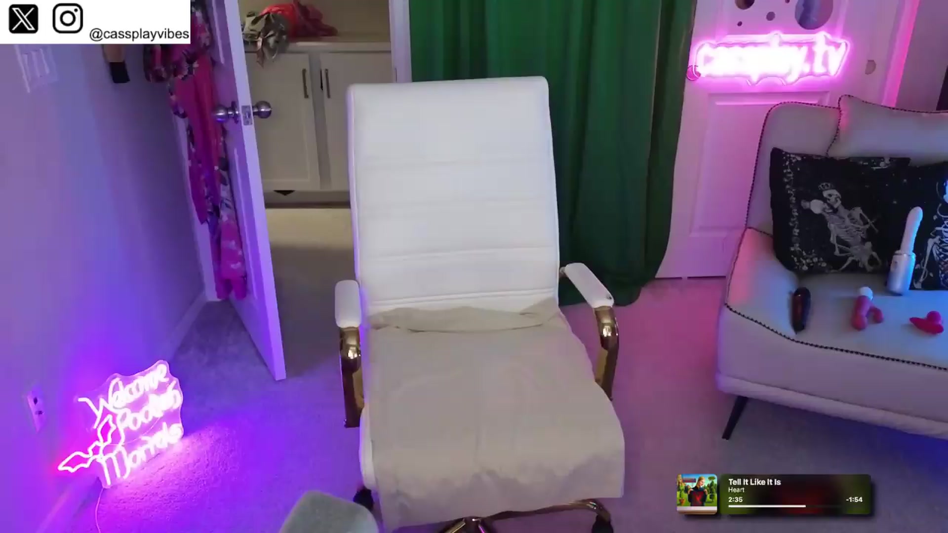 Gallery image thumbnail from Cassplay's myfreecams stream on, 06/14/2026, 17:28 image 20 of 20