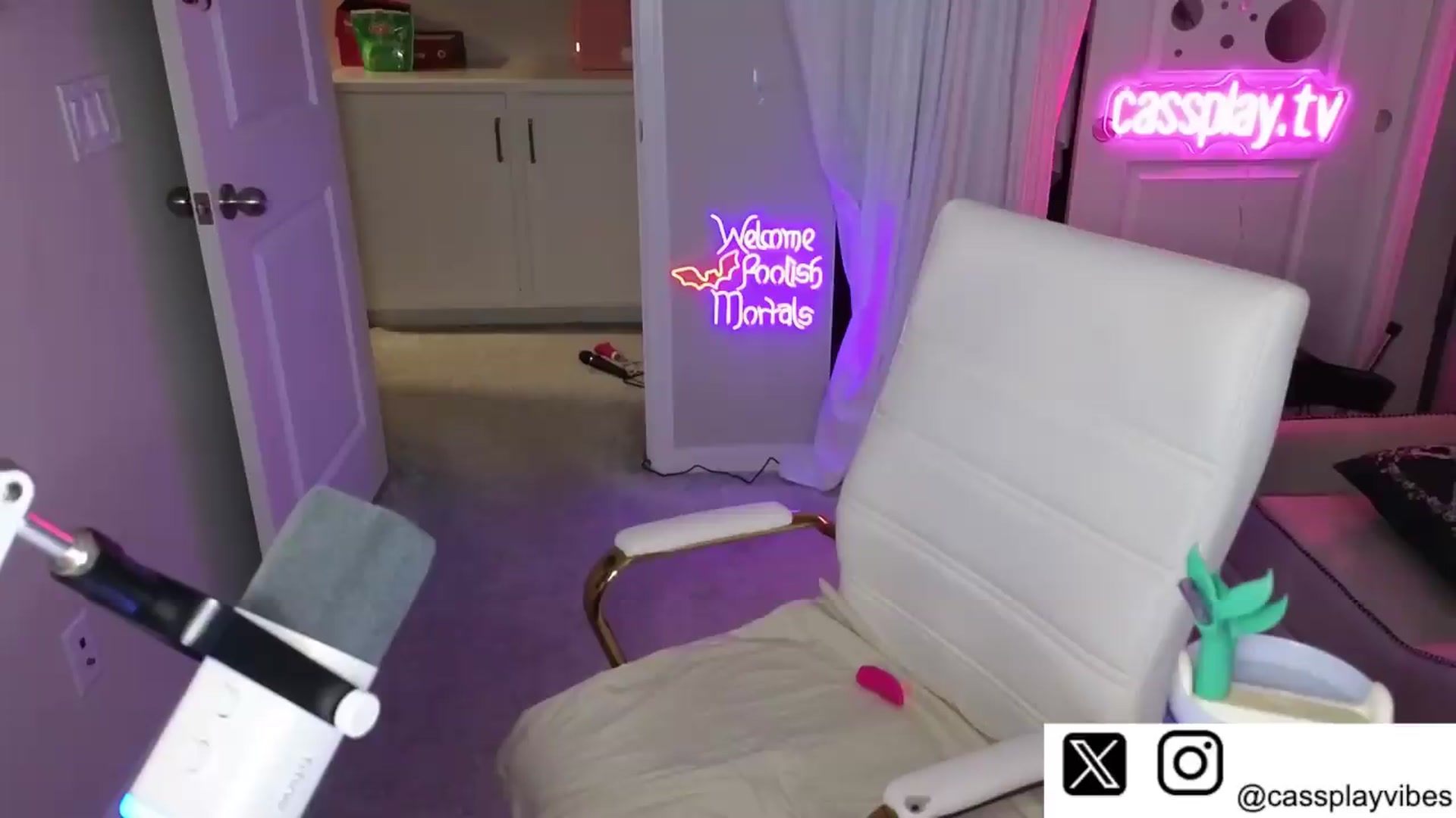 Gallery image thumbnail from Cassplay's myfreecams stream on, 07/19/2026, 18:18 image 14 of 20