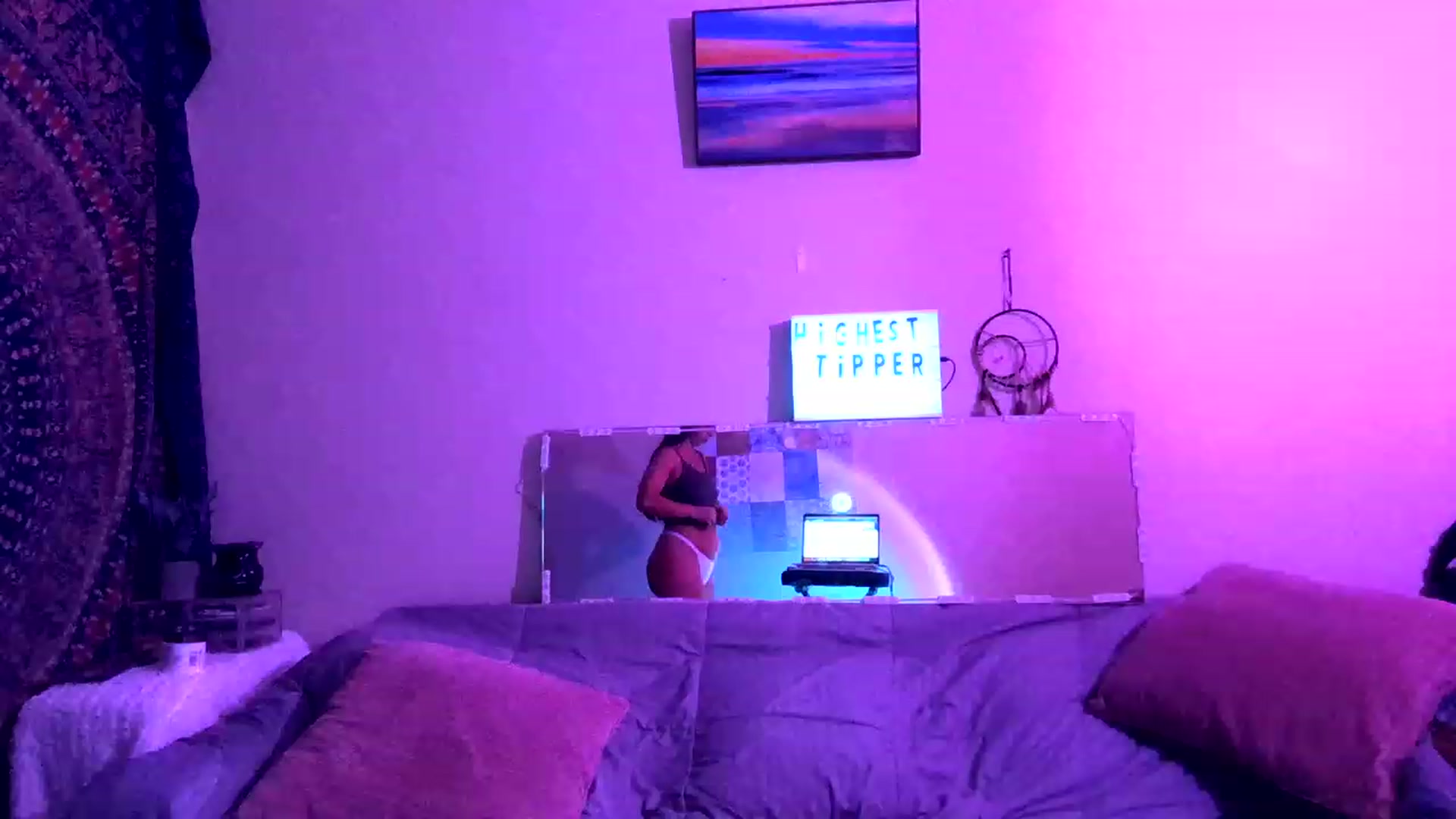 Gallery image thumbnail from Casssie54321's myfreecams stream on, 06/25/2023, 07:39 image 8 of 20