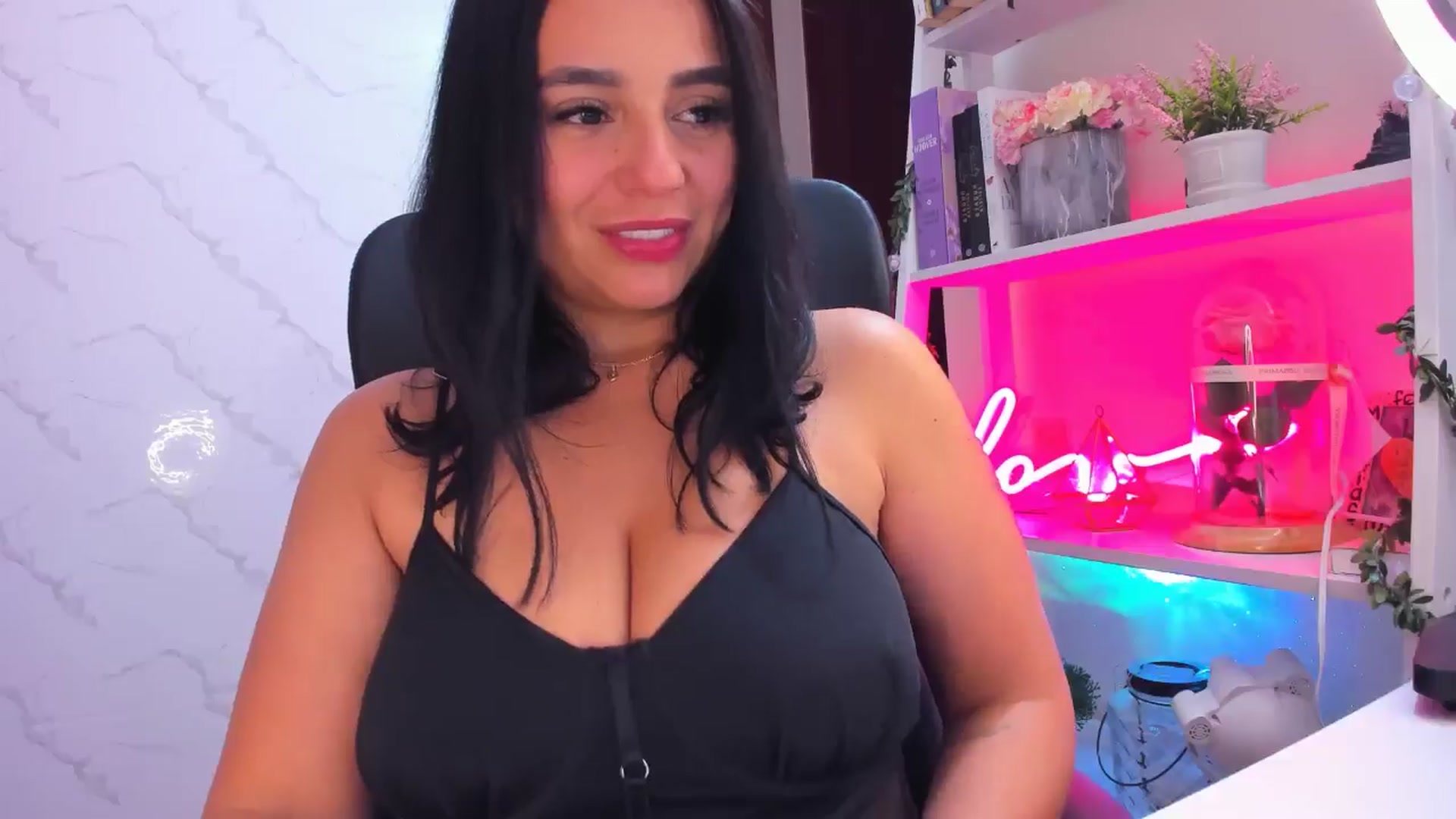 Gallery image thumbnail from CatGomezz's myfreecams stream on, 08/28/2025, 17:09 image 18 of 20