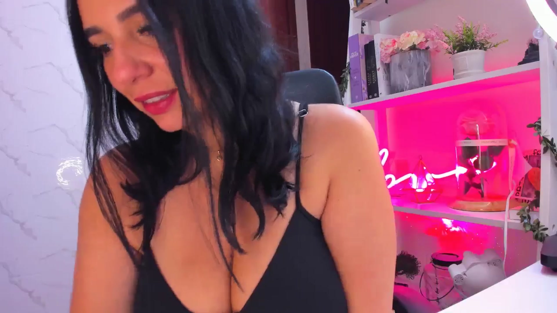 Gallery image thumbnail from CatGomezz's myfreecams stream on, 08/28/2025, 17:09 image 19 of 20