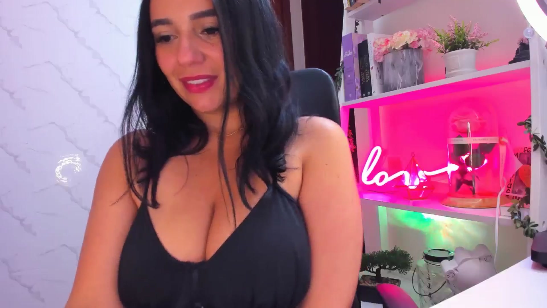 Gallery image thumbnail from CatGomezz's myfreecams stream on, 08/28/2025, 17:09 image 12 of 20