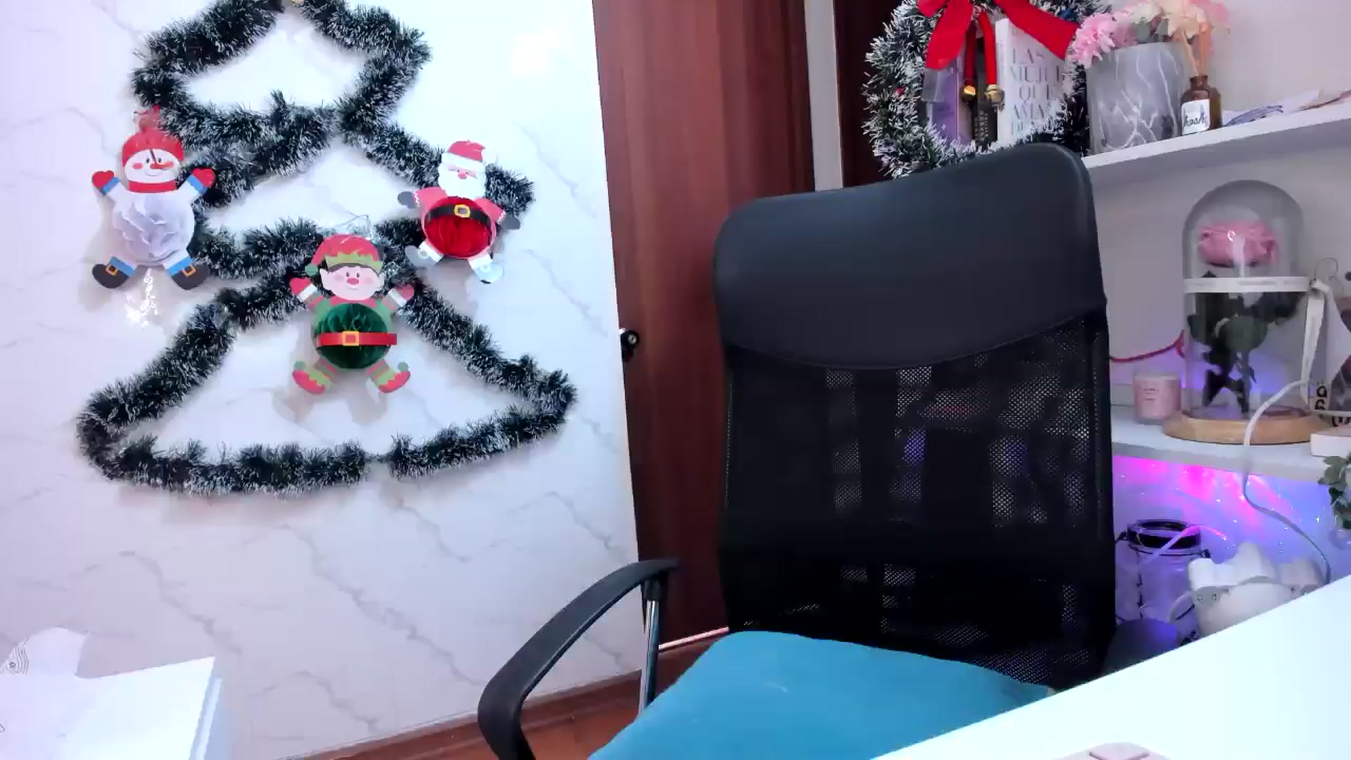 Gallery image thumbnail from CatGomezz's myfreecams stream on, 12/24/2025, 15:59 image 16 of 20