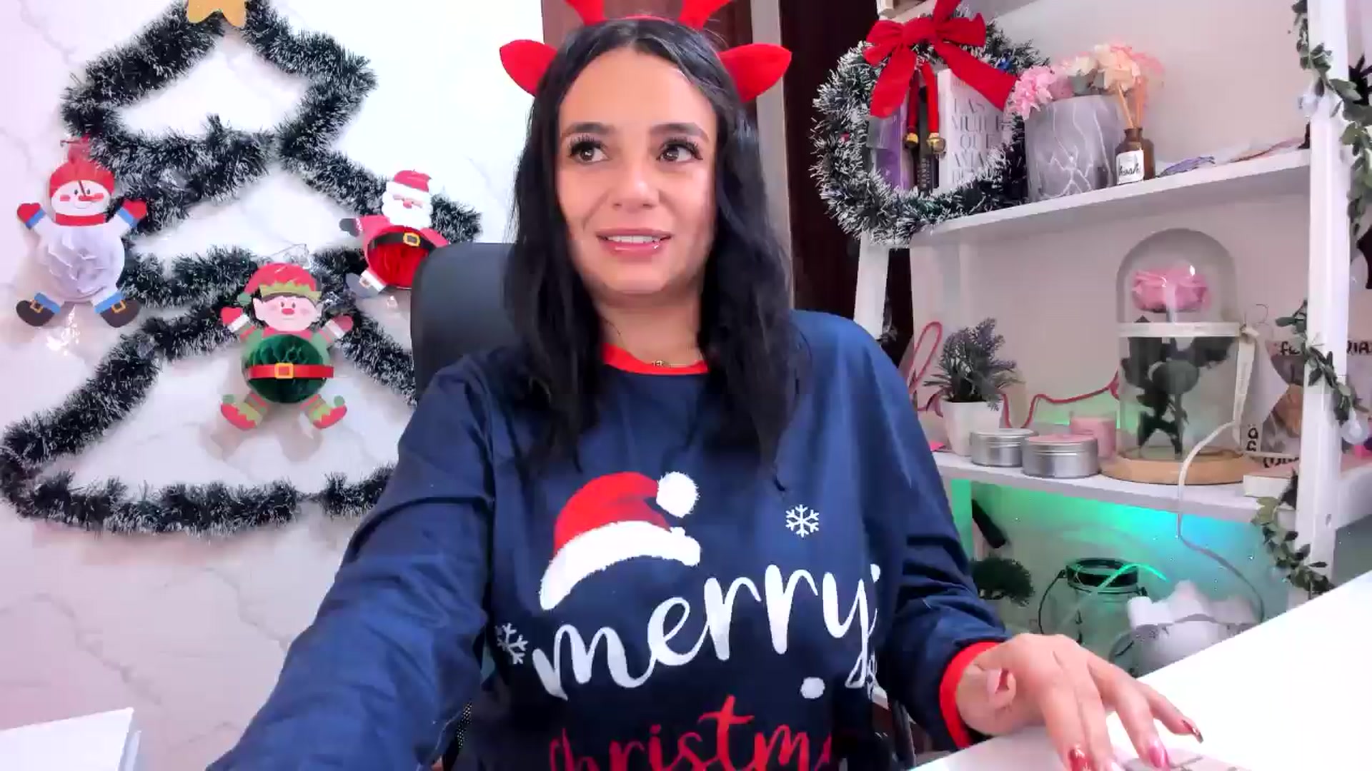 Gallery image thumbnail from CatGomezz's myfreecams stream on, 12/25/2025, 15:48 image 1 of 20