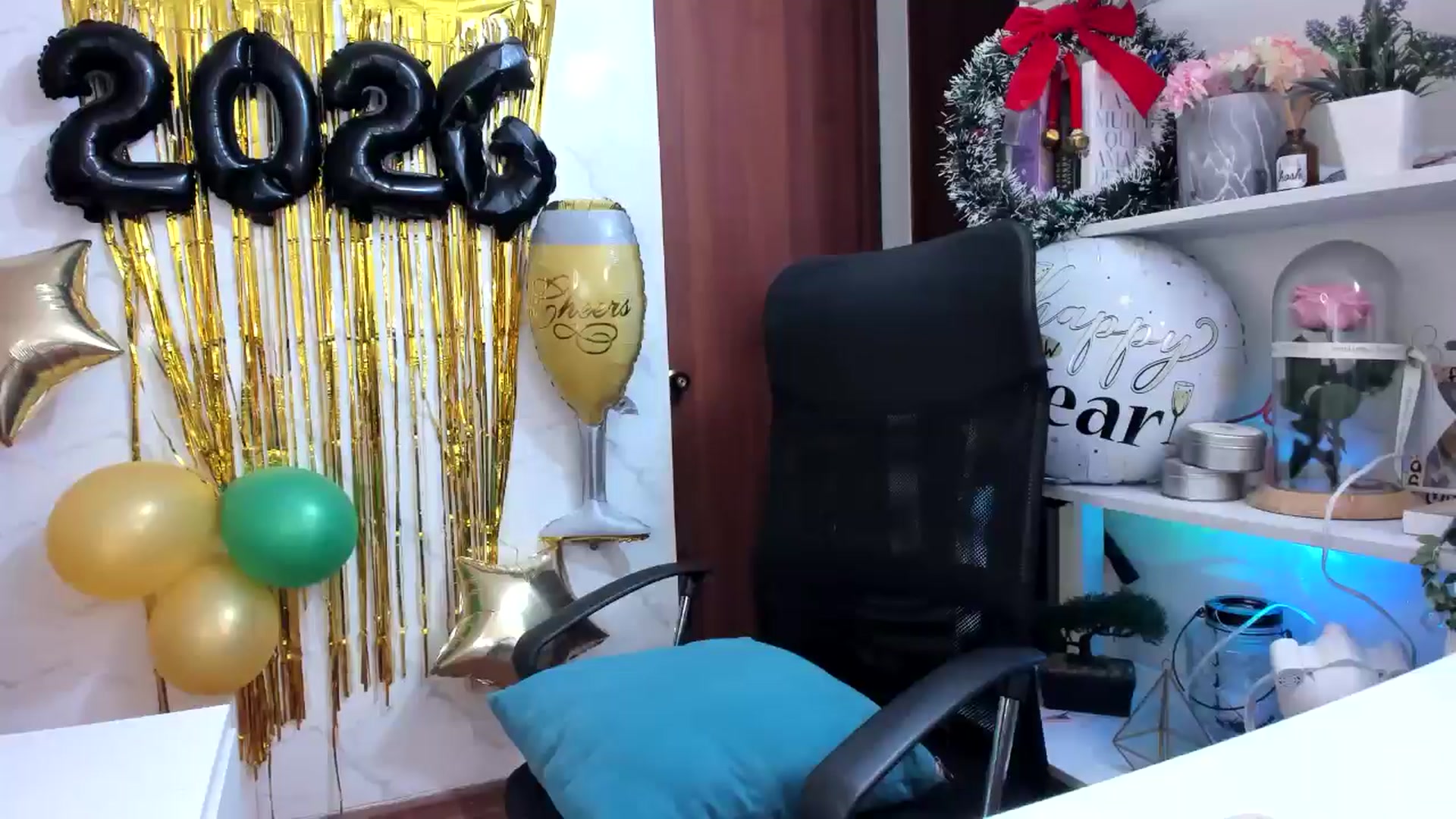 Gallery image thumbnail from CatGomezz's myfreecams stream on, 12/31/2025, 21:35 image 18 of 20