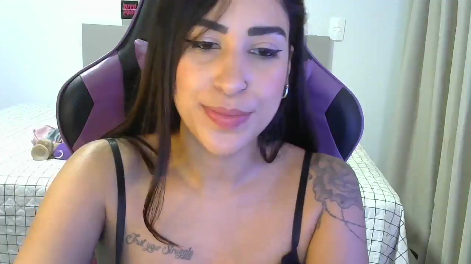 Gallery image thumbnail from Cat_Star's myfreecams stream on, 12/28/2024, 15:08 image 12 of 20