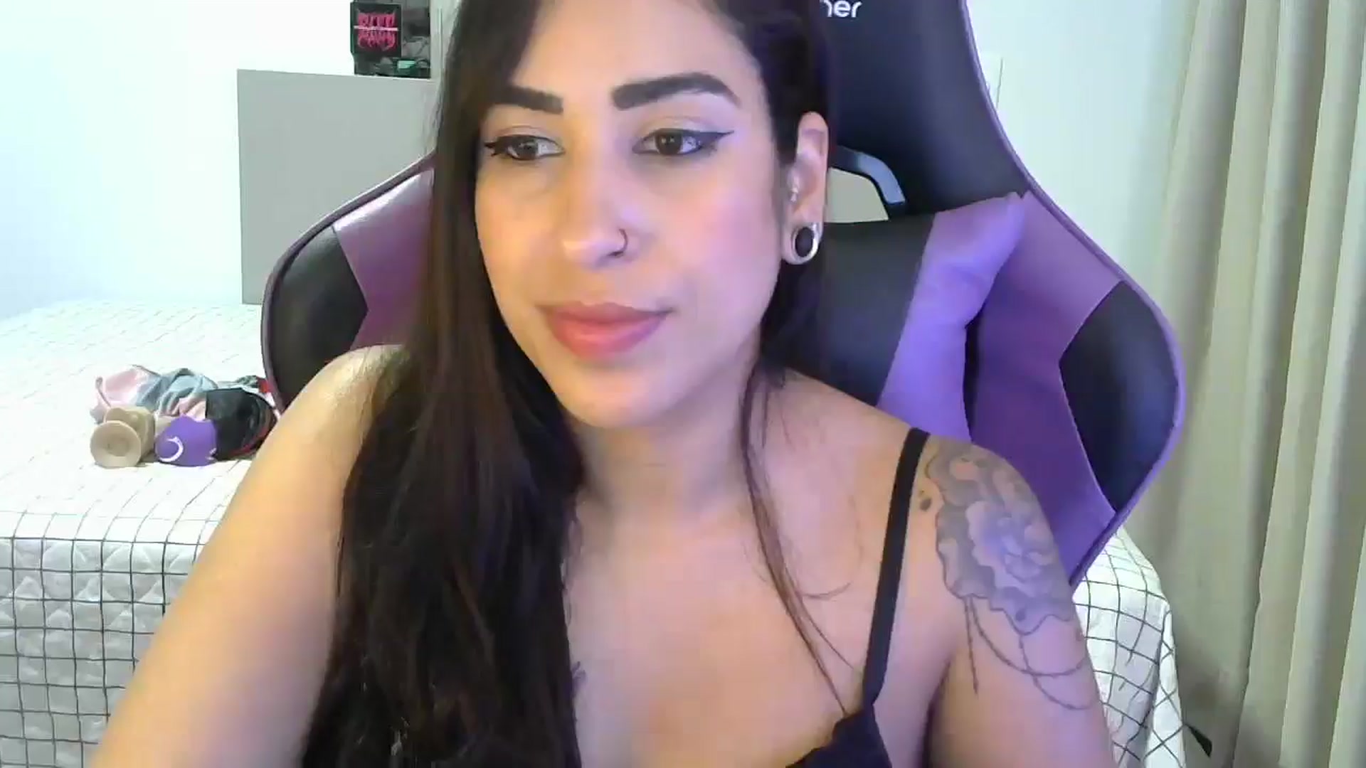 Gallery image thumbnail from Cat_Star's myfreecams stream on, 12/28/2024, 15:08 image 6 of 20