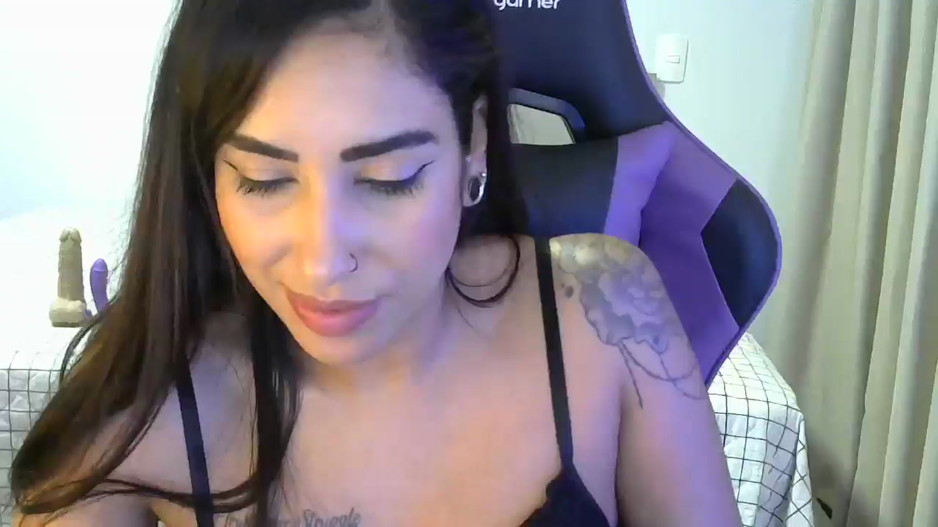 Gallery image thumbnail from Cat_Star's myfreecams stream on, 12/28/2024, 15:08 image 18 of 20