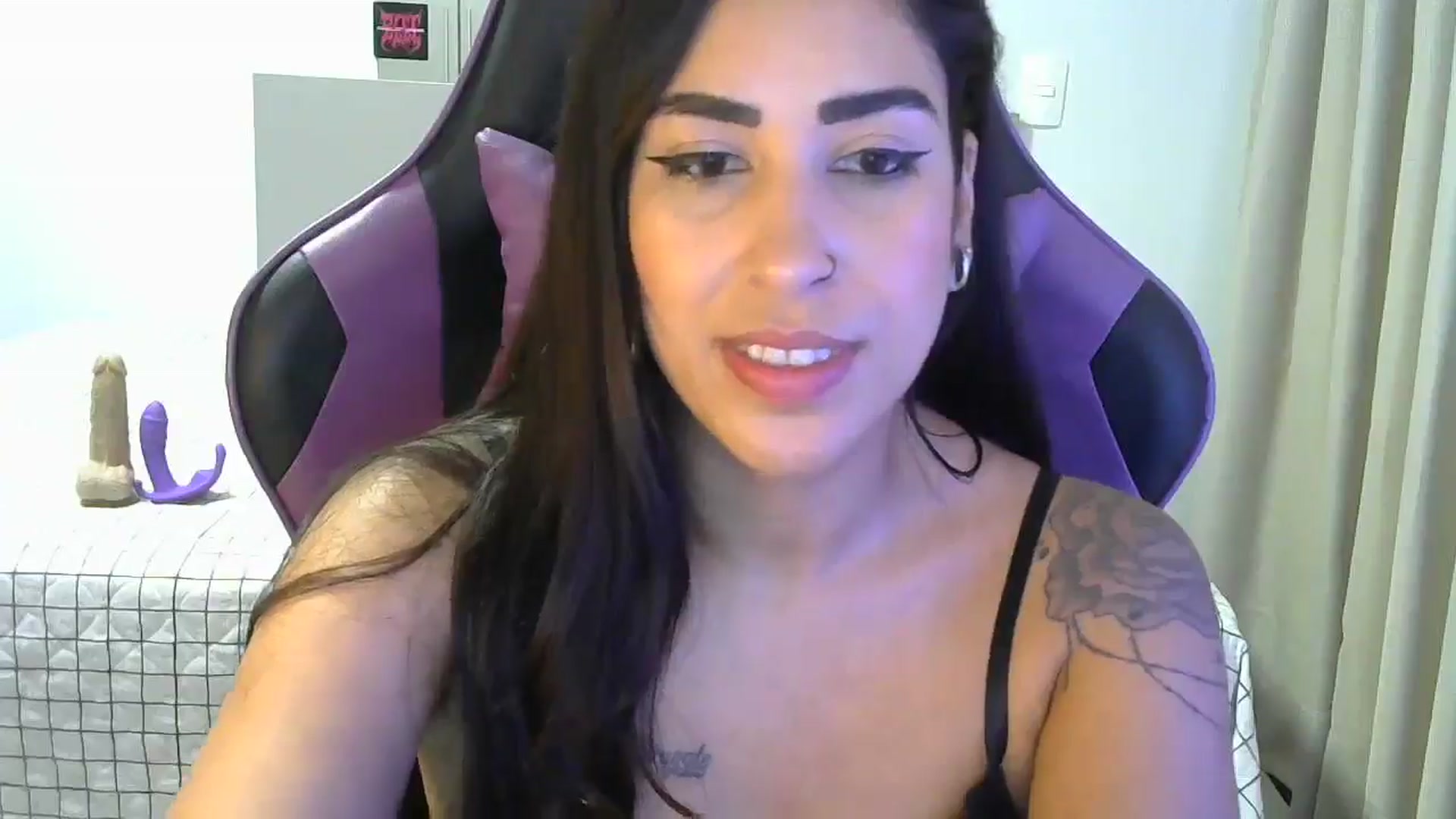Gallery image thumbnail from Cat_Star's myfreecams stream on, 12/28/2024, 15:08 image 16 of 20