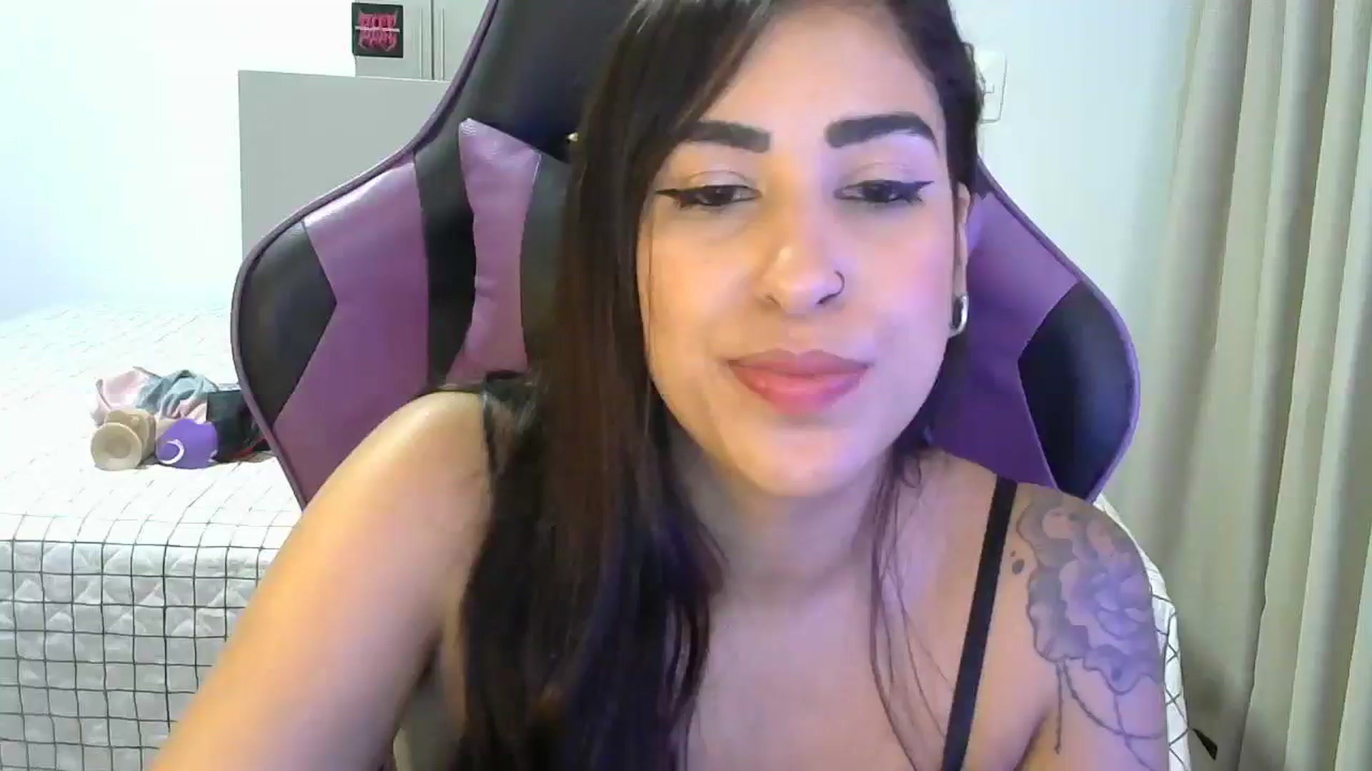 Gallery image thumbnail from Cat_Star's myfreecams stream on, 12/28/2024, 15:08 image 7 of 20