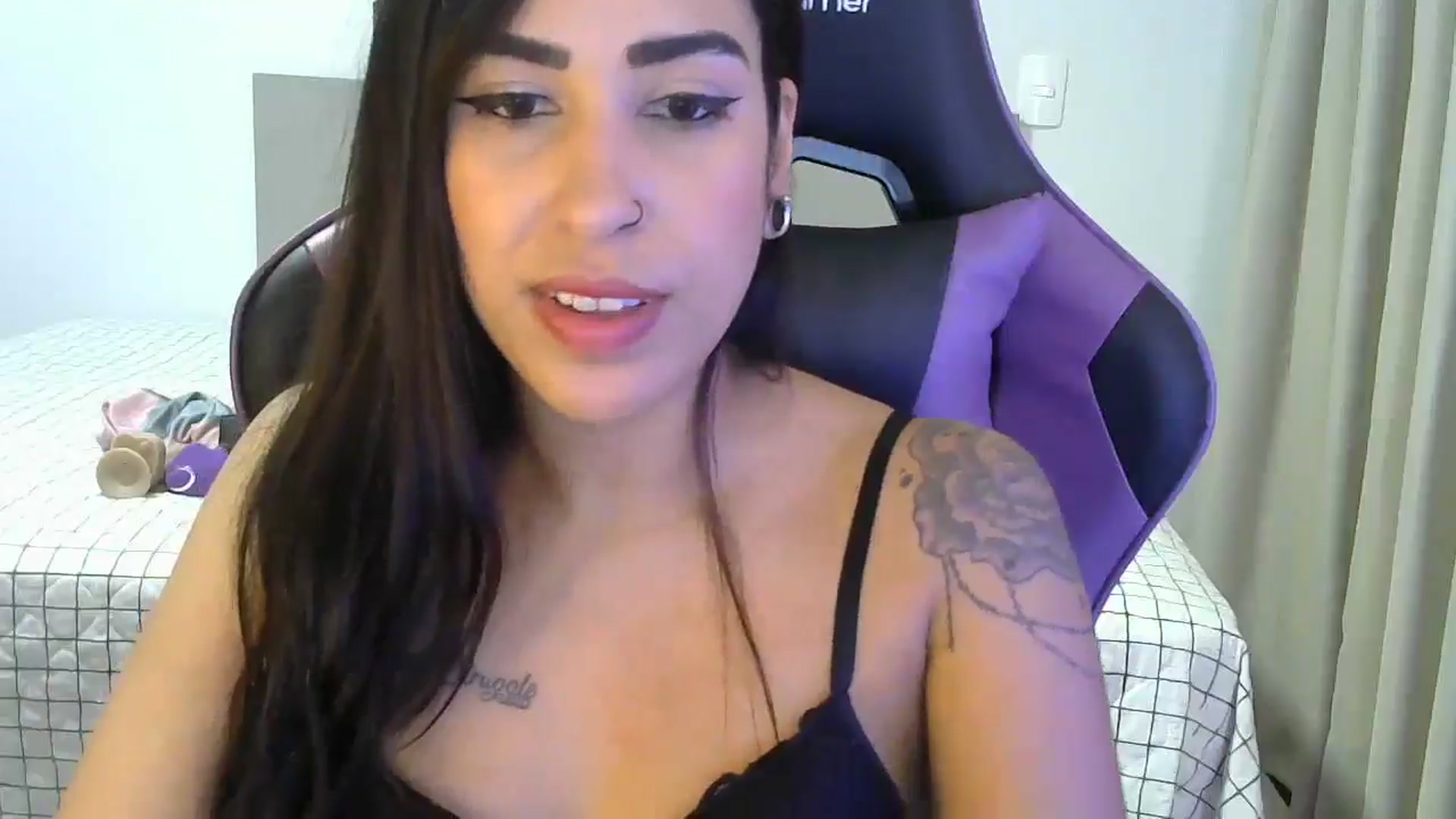 Gallery image thumbnail from Cat_Star's myfreecams stream on, 12/28/2024, 15:08 image 4 of 20