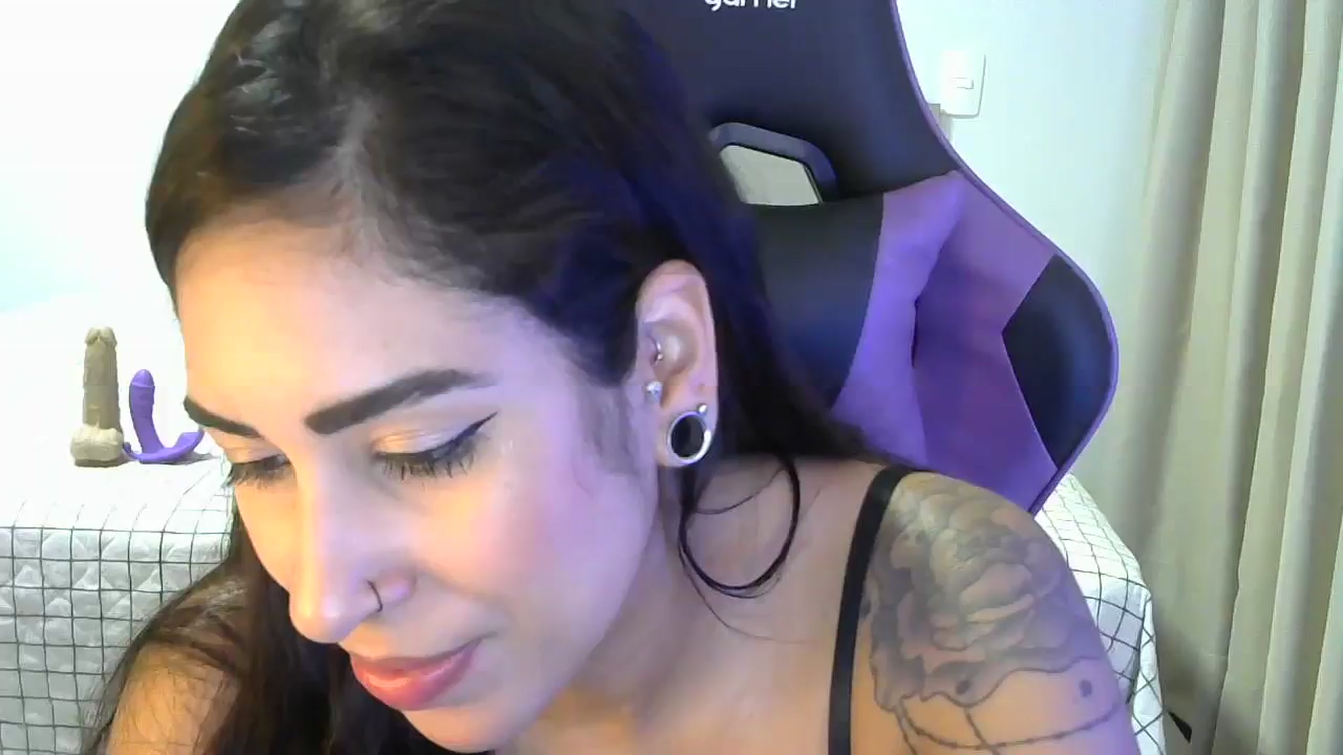 Gallery image thumbnail from Cat_Star's myfreecams stream on, 12/28/2024, 15:08 image 15 of 20