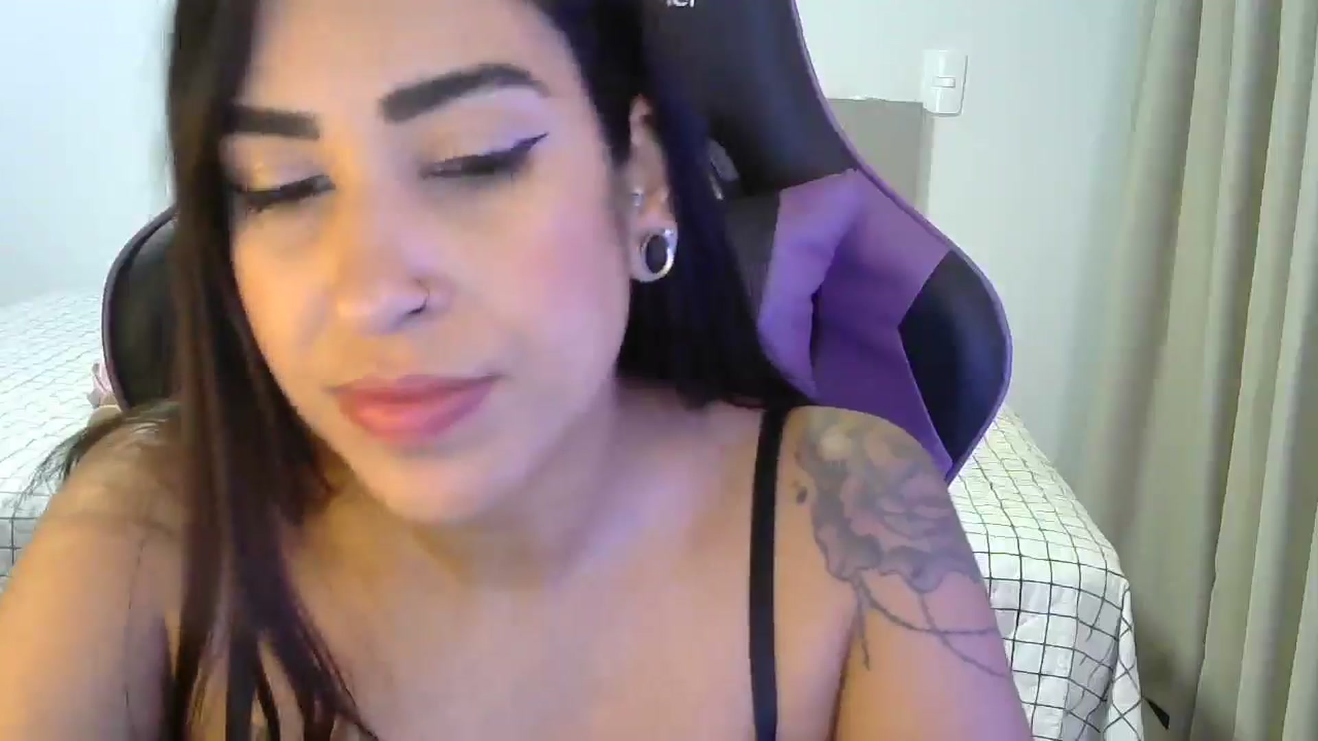 Gallery image thumbnail from Cat_Star's myfreecams stream on, 12/28/2024, 15:08 image 3 of 20