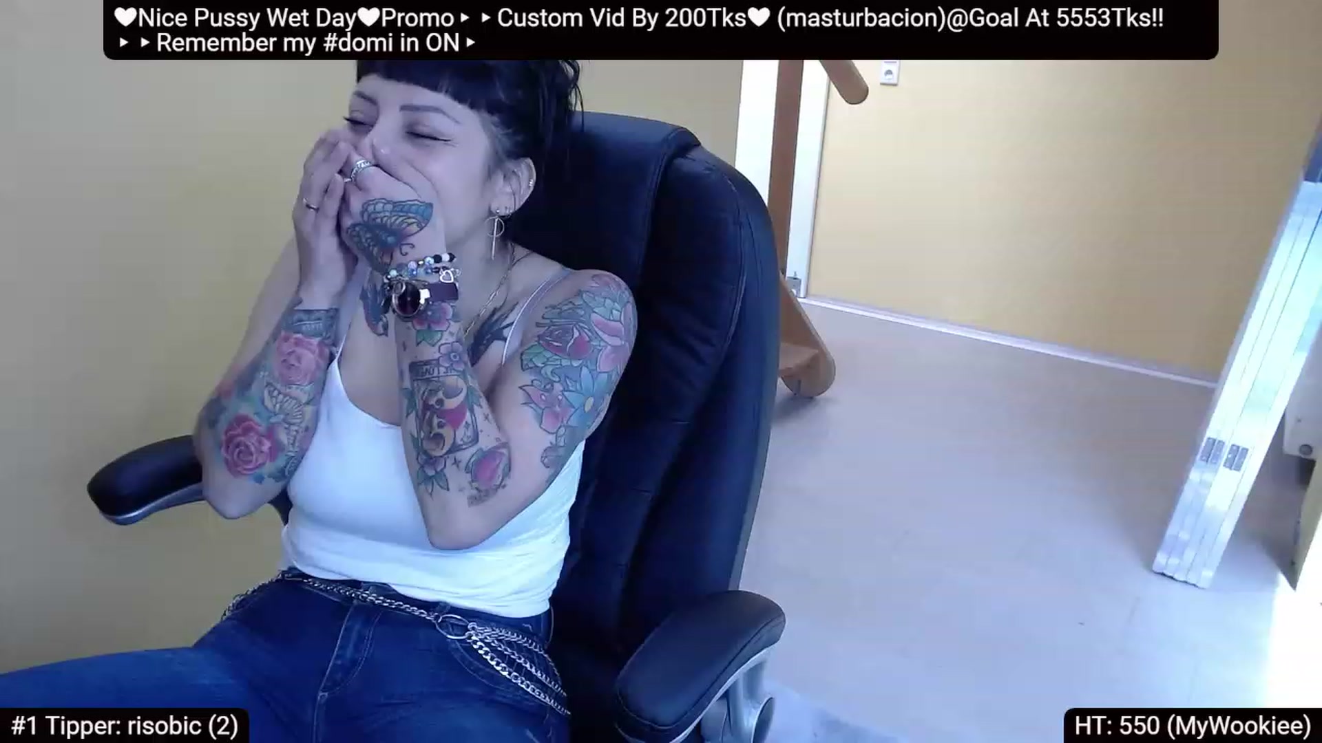 Gallery image thumbnail from Catabrown's myfreecams stream on, 04/19/2023, 10:59 image 9 of 20