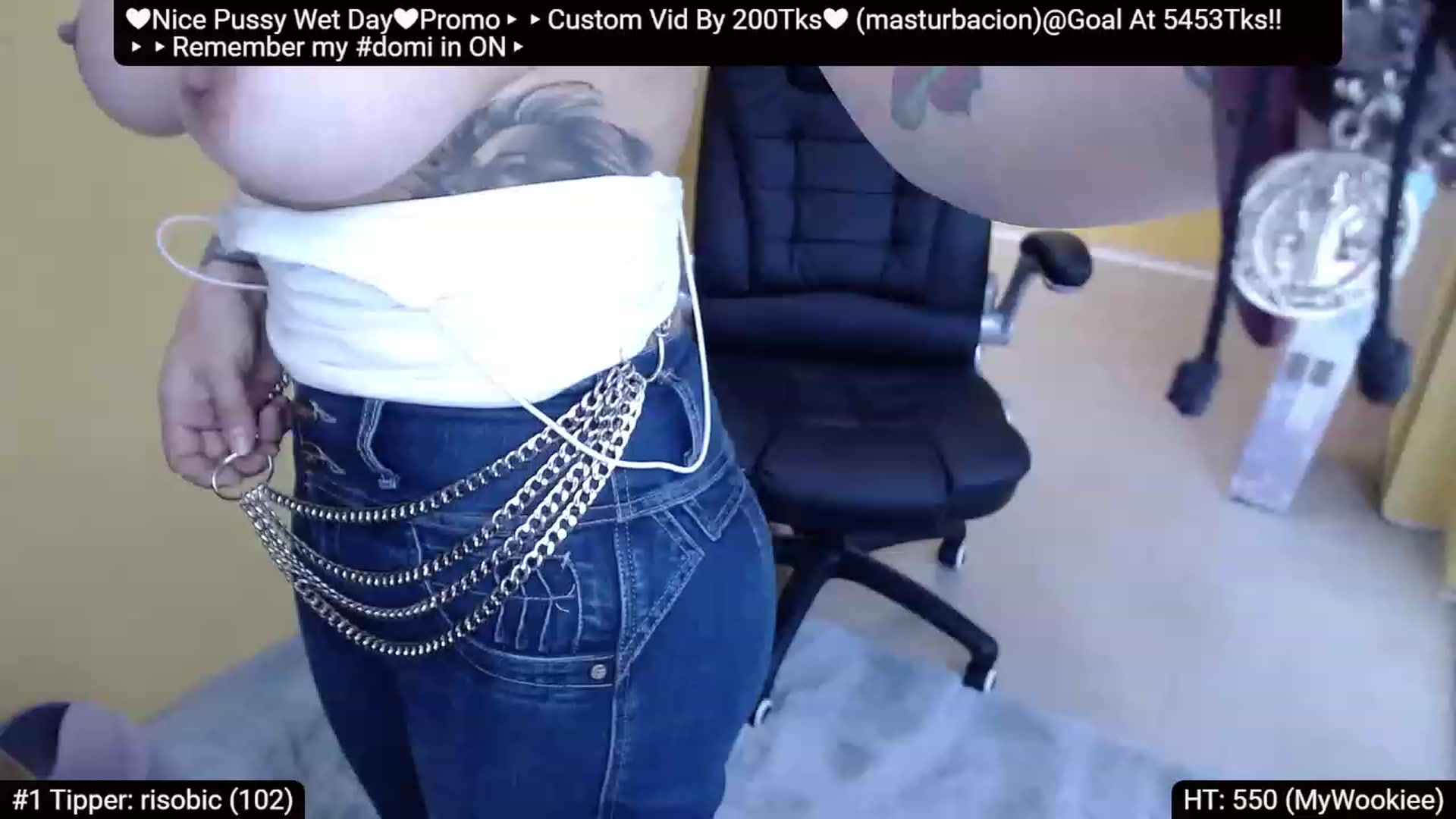 Gallery image thumbnail from Catabrown's myfreecams stream on, 04/19/2023, 10:59 image 13 of 20
