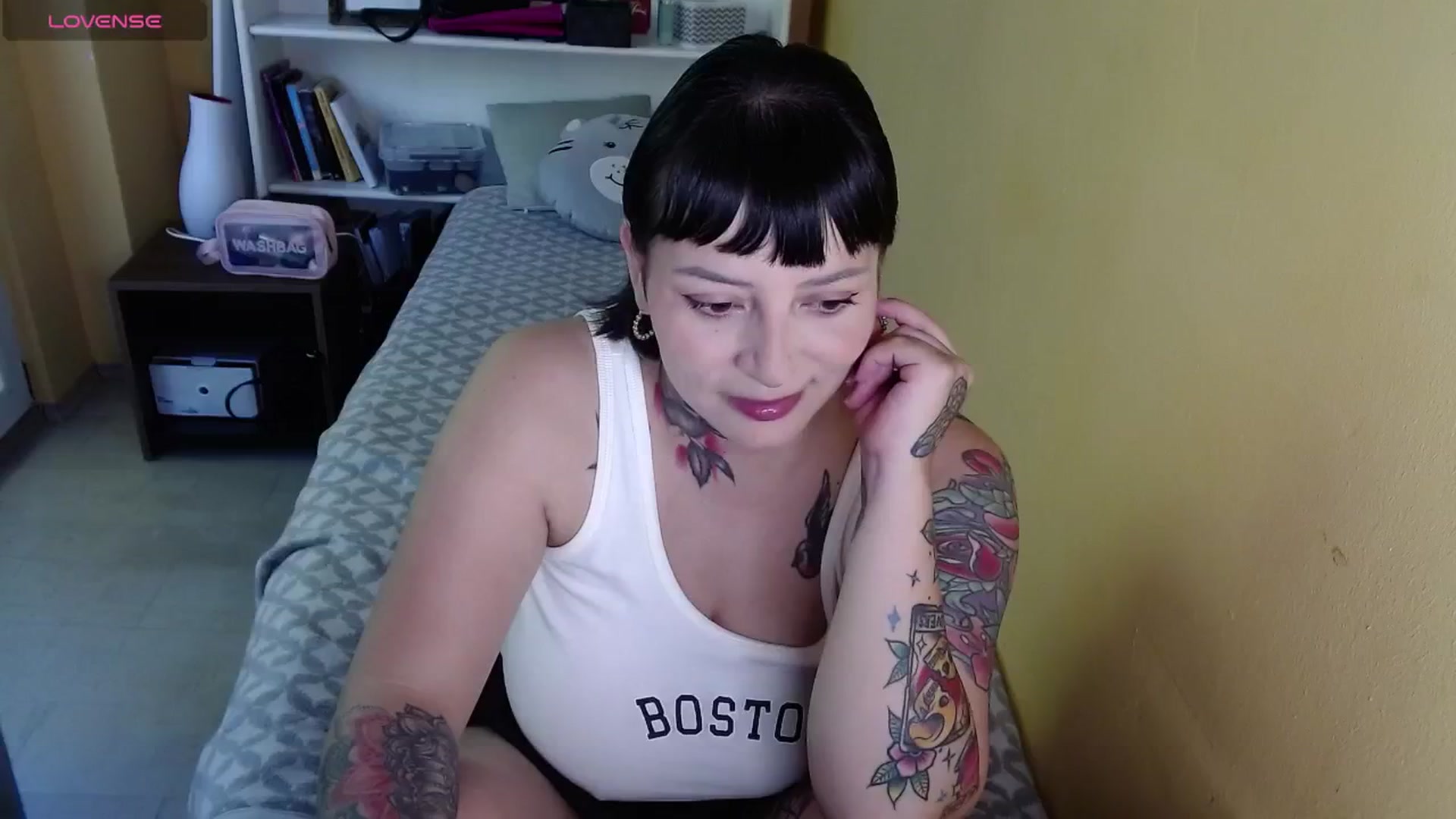 Gallery image thumbnail from Catabrown's myfreecams stream on, 08/11/2024, 16:56 image 10 of 20