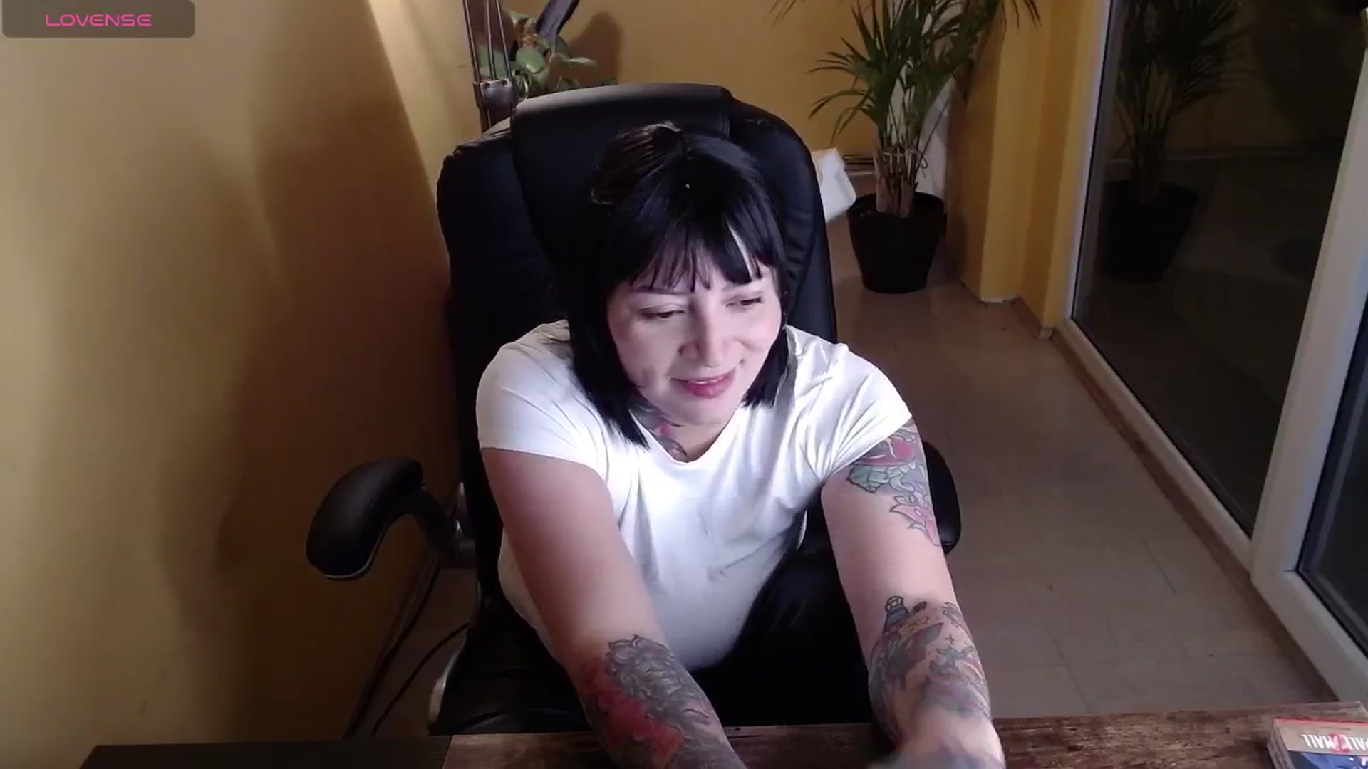 Gallery image thumbnail from Catabrown's myfreecams stream on, 12/11/2024, 16:52 image 15 of 20