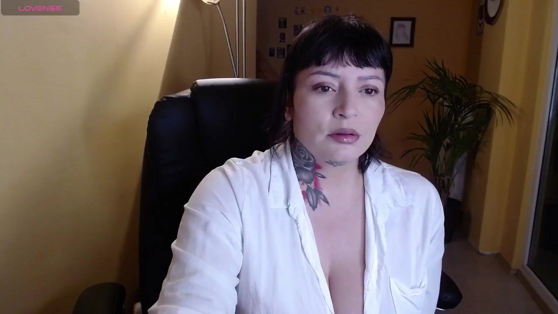 Gallery image thumbnail from Catabrown's myfreecams stream on, 12/27/2024, 16:07 image 17 of 20