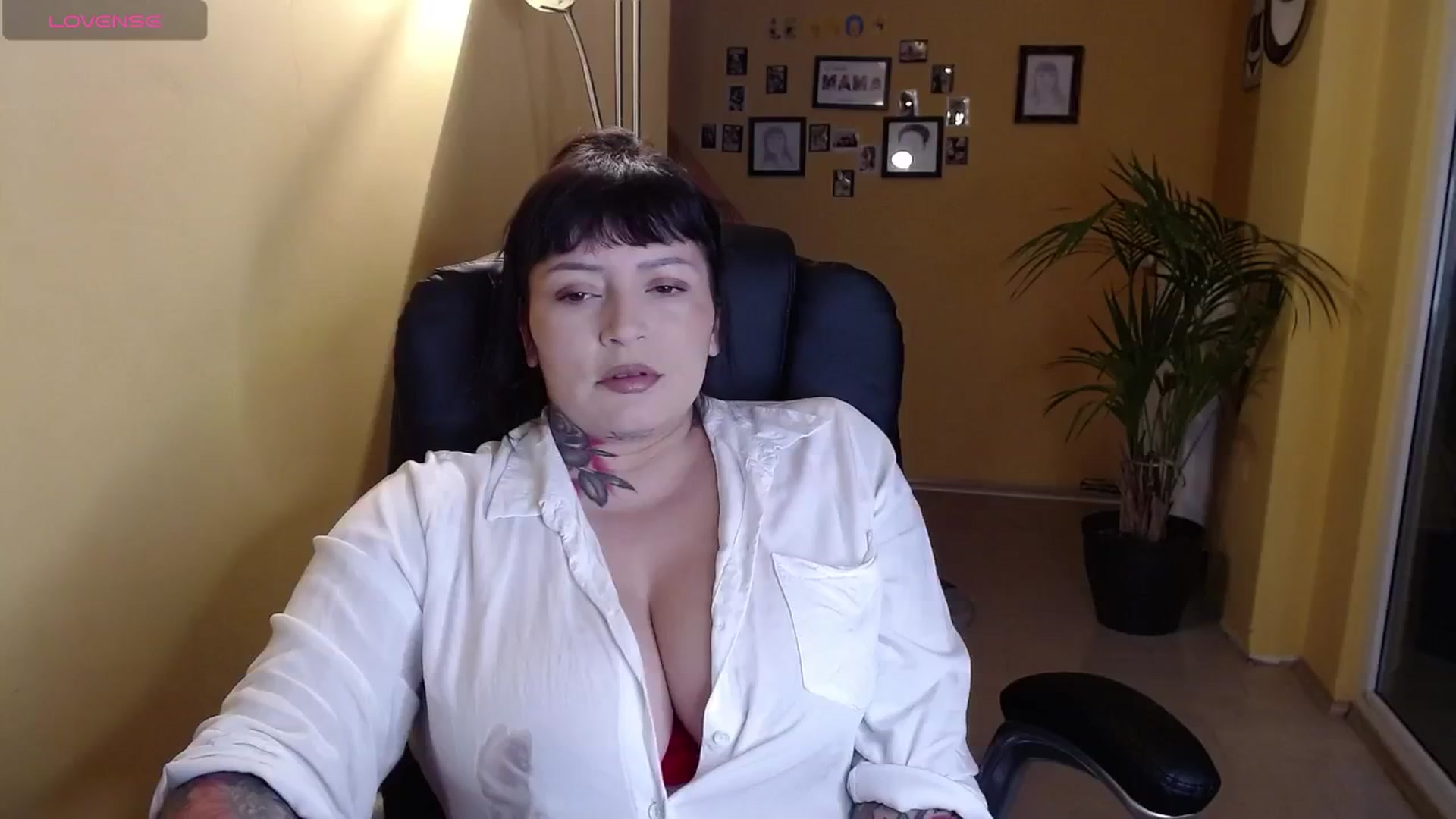 Gallery image thumbnail from Catabrown's myfreecams stream on, 12/27/2024, 16:07 image 1 of 20