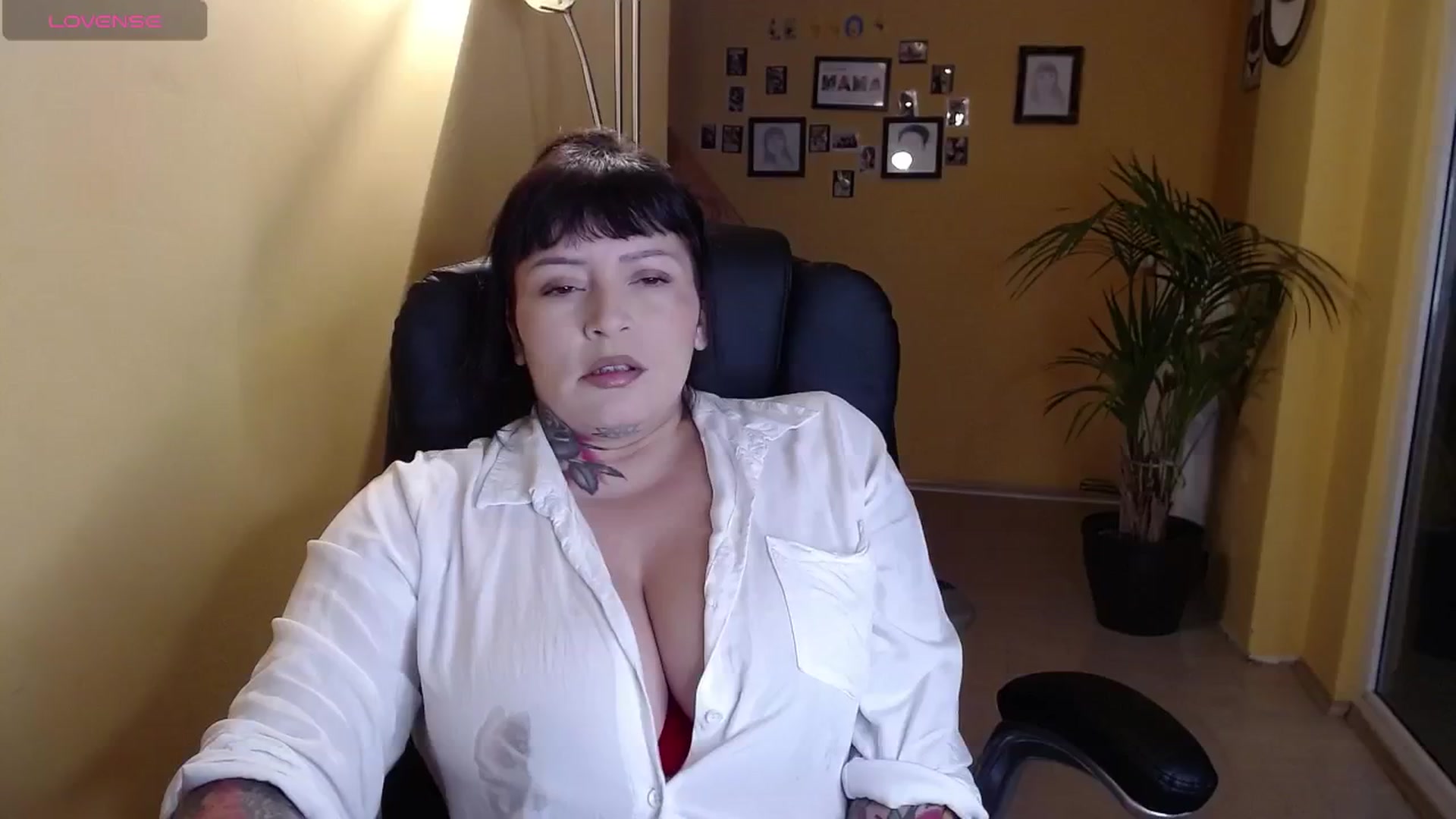 Gallery image thumbnail from Catabrown's myfreecams stream on, 12/27/2024, 16:07 image 2 of 20