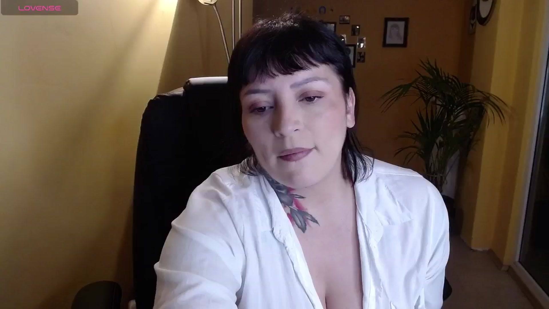 Gallery image thumbnail from Catabrown's myfreecams stream on, 12/27/2024, 16:07 image 19 of 20