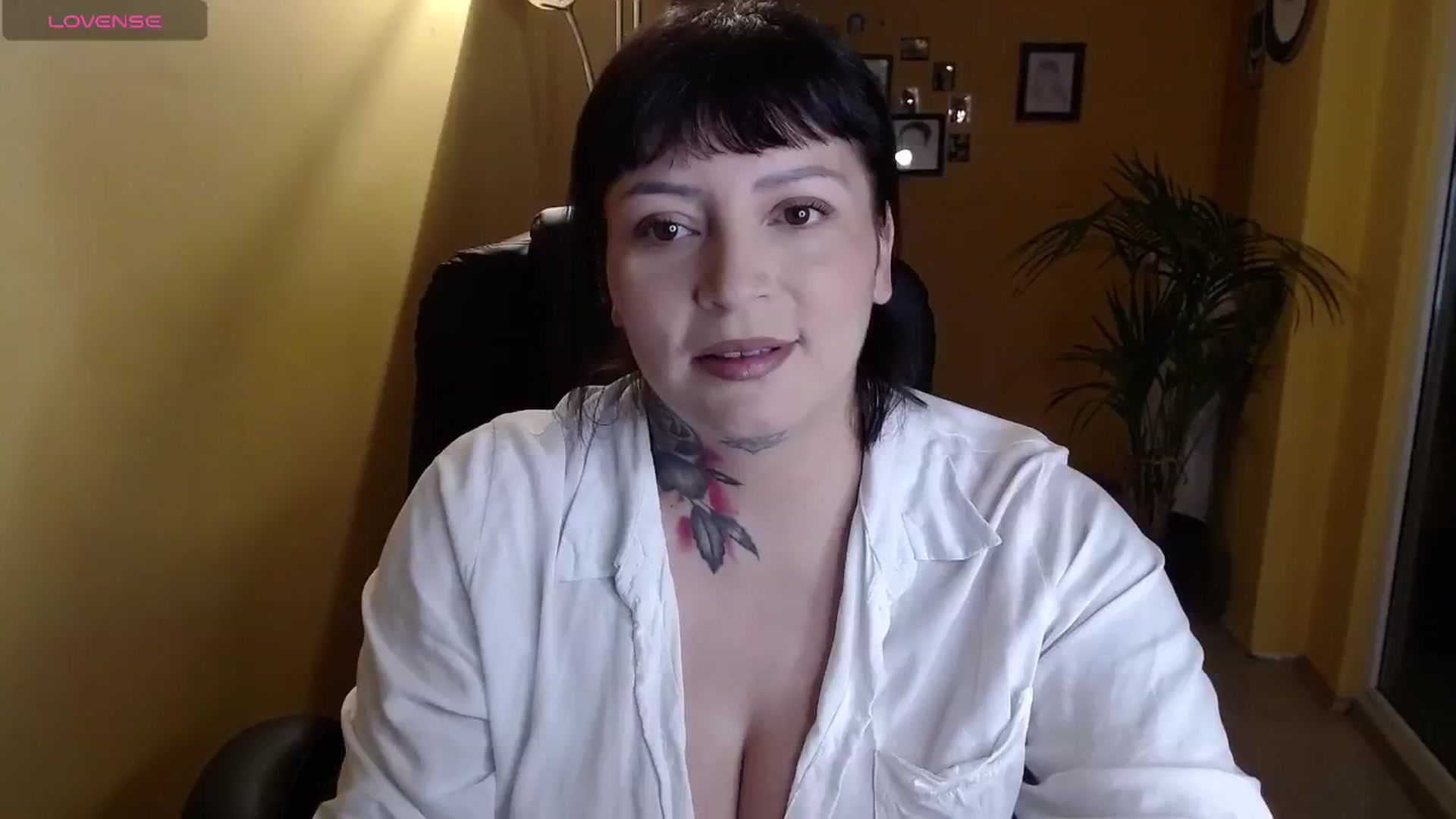 Gallery image thumbnail from Catabrown's myfreecams stream on, 12/27/2024, 16:07 image 12 of 20