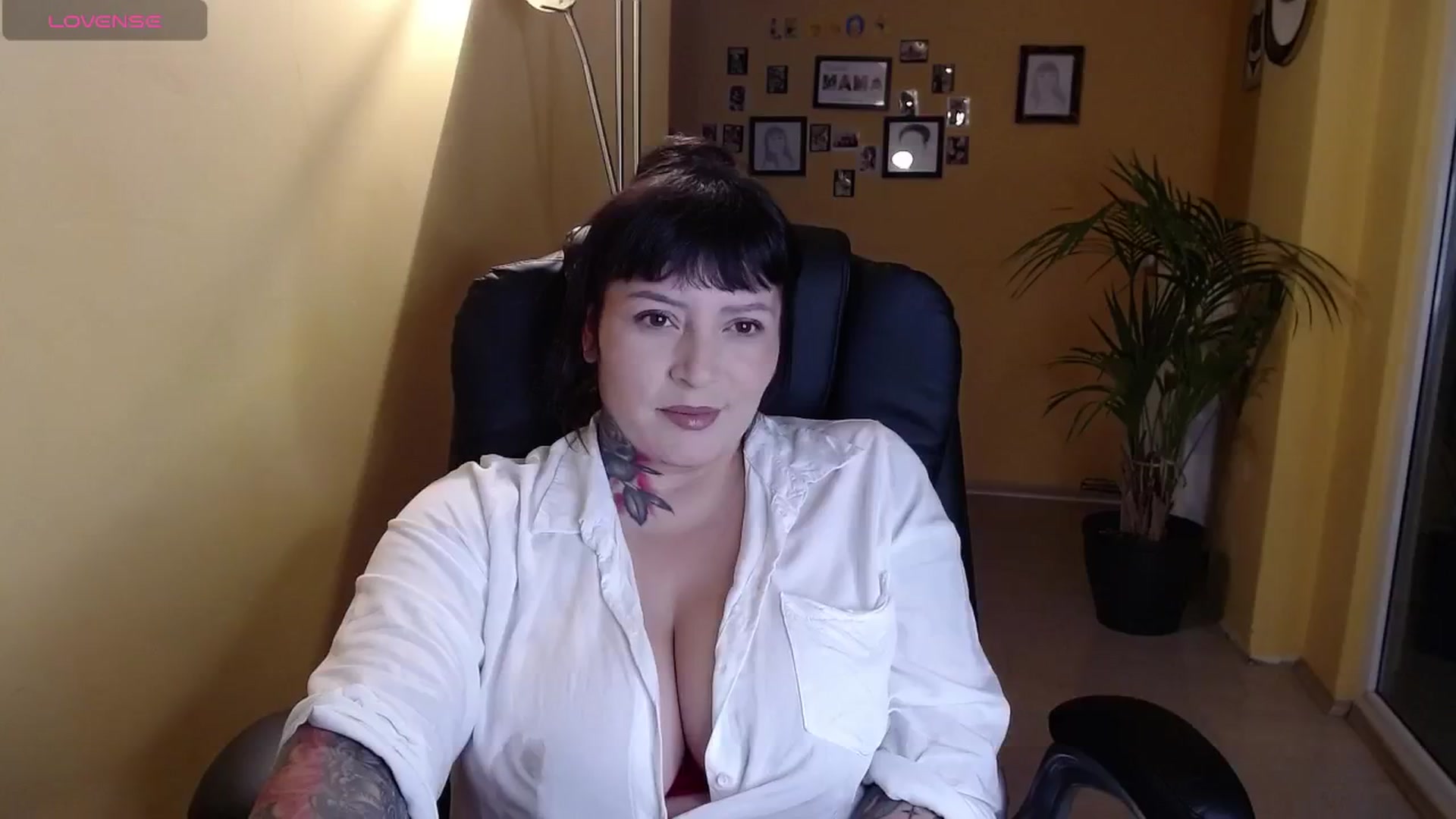 Gallery image thumbnail from Catabrown's myfreecams stream on, 12/27/2024, 16:07 image 5 of 20