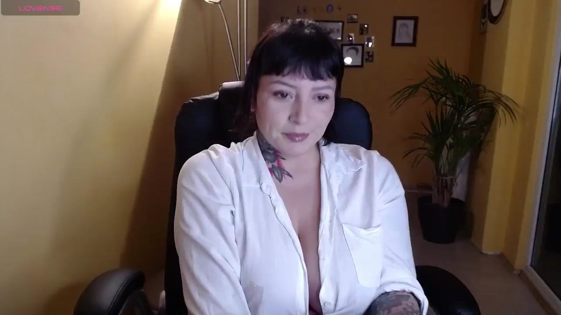 Gallery image thumbnail from Catabrown's myfreecams stream on, 12/27/2024, 16:07 image 10 of 20