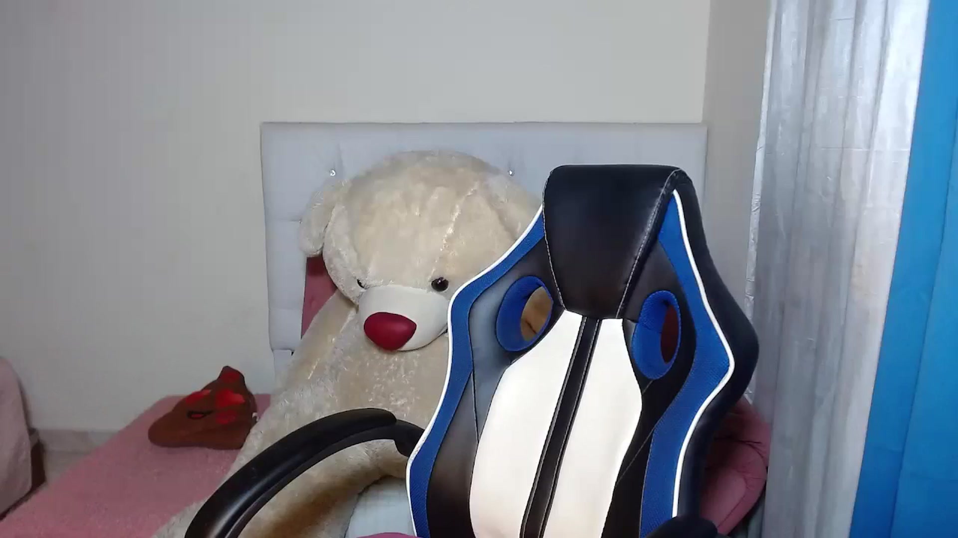 Gallery image thumbnail from Catalina_21_'s myfreecams stream on, 11/12/2023, 09:35 image 2 of 20
