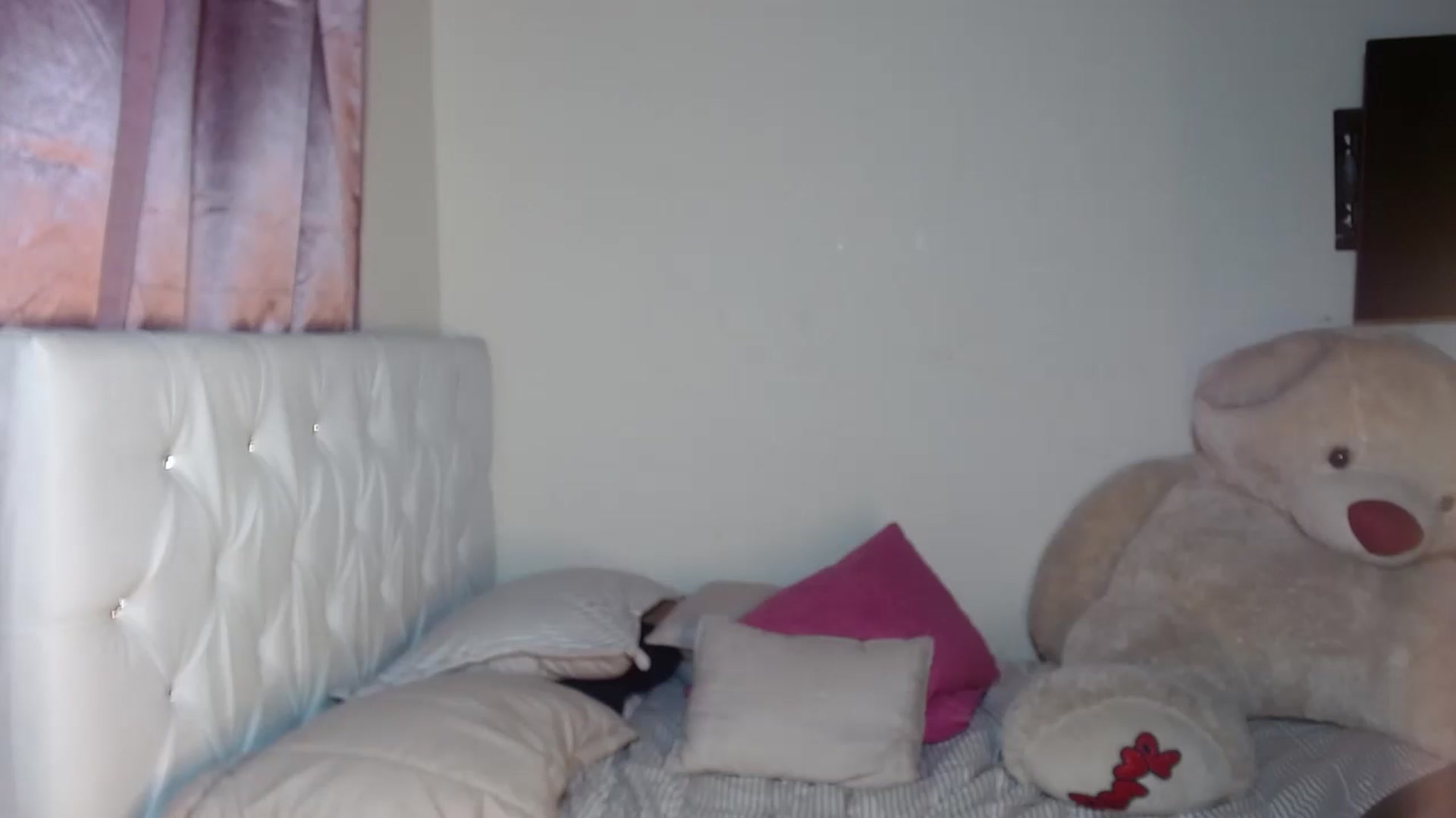 Gallery image thumbnail from Catalina_21_'s myfreecams stream on, 03/11/2024, 18:00 image 14 of 20