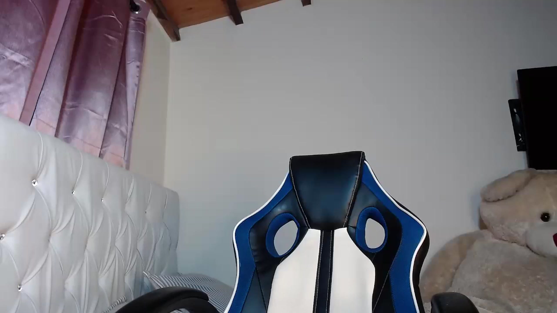 Gallery image thumbnail from Catalina_21_'s myfreecams stream on, 03/12/2024, 16:34 image 11 of 20