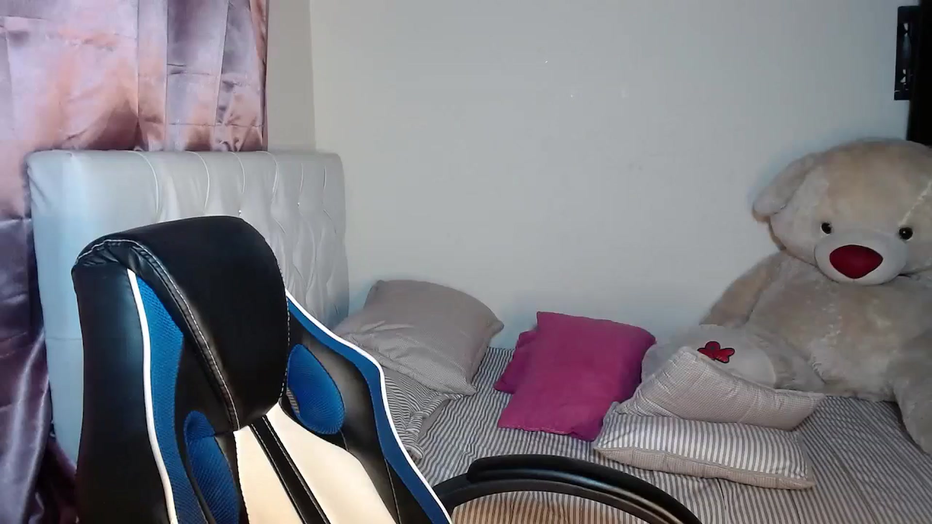 Gallery image thumbnail from Catalina_21_'s myfreecams stream on, 03/17/2024, 15:27 image 18 of 20