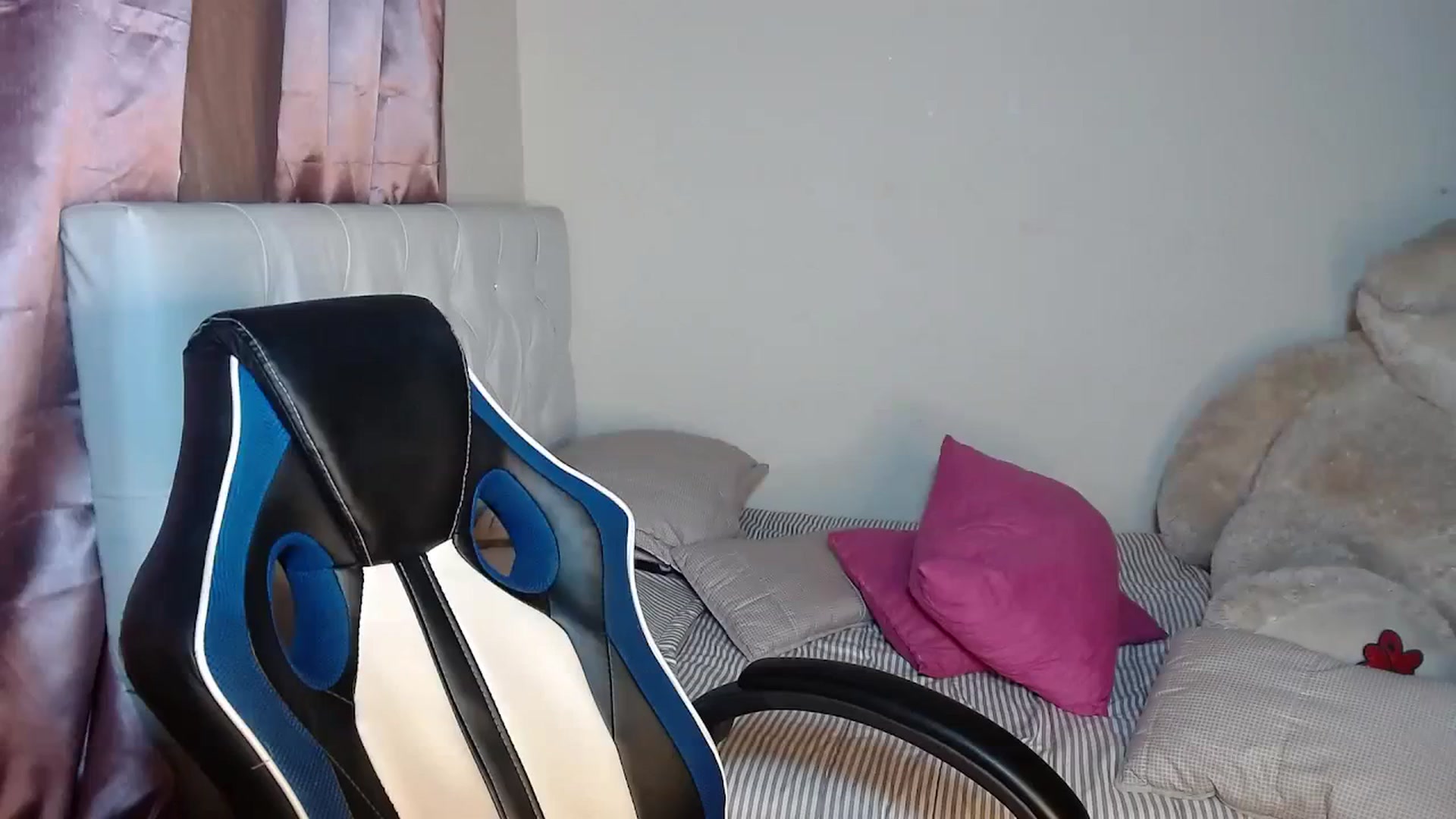 Gallery image thumbnail from Catalina_21_'s myfreecams stream on, 03/19/2024, 13:17 image 8 of 20