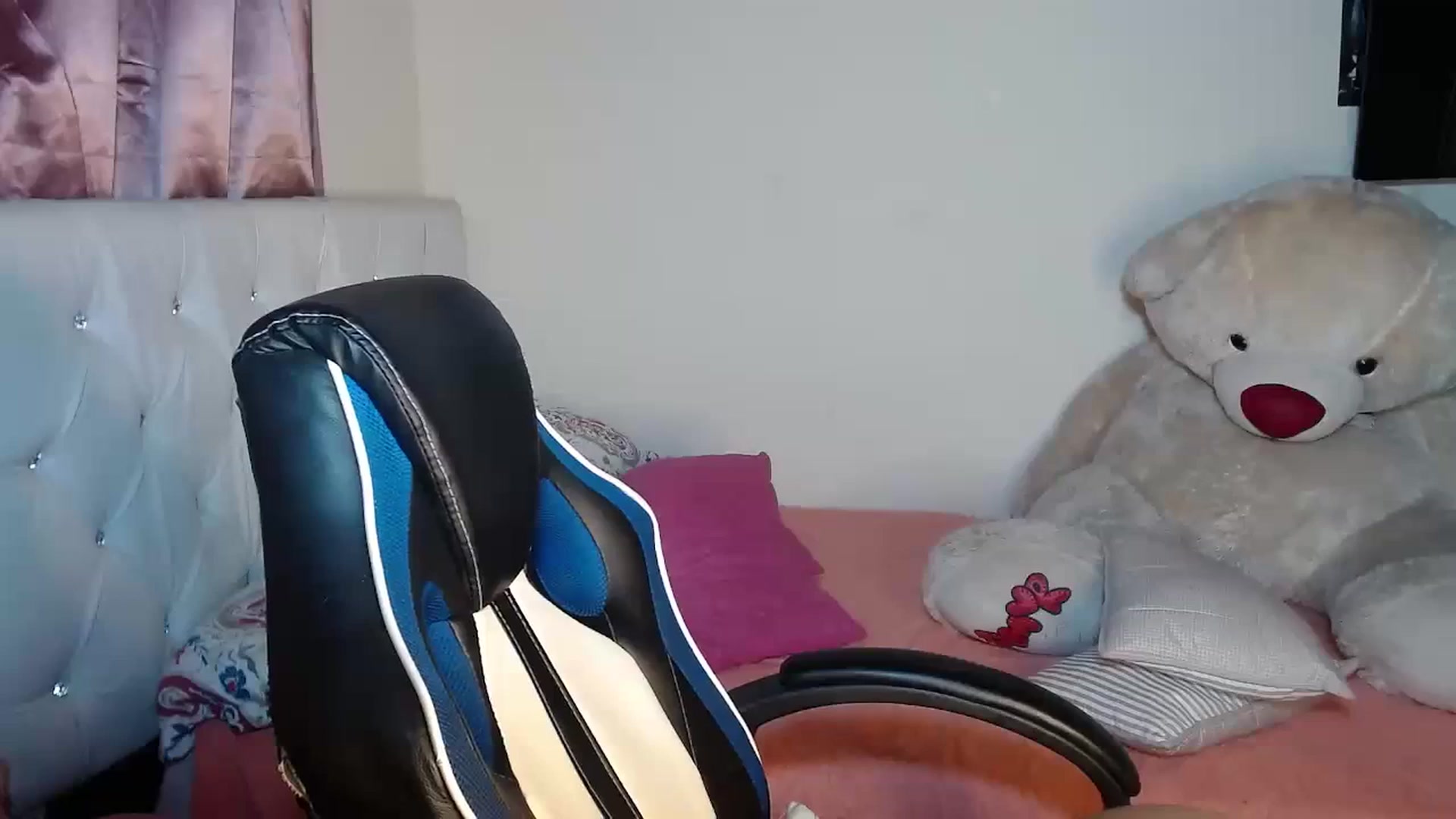 Gallery image thumbnail from Catalina_21_'s myfreecams stream on, 03/23/2024, 16:33 image 13 of 20