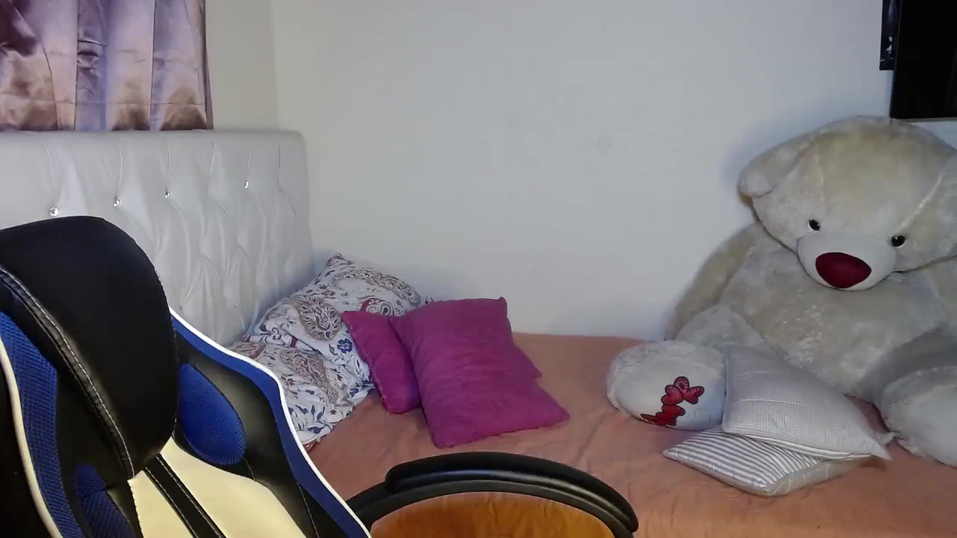Gallery image thumbnail from Catalina_21_'s myfreecams stream on, 03/23/2024, 16:33 image 19 of 20