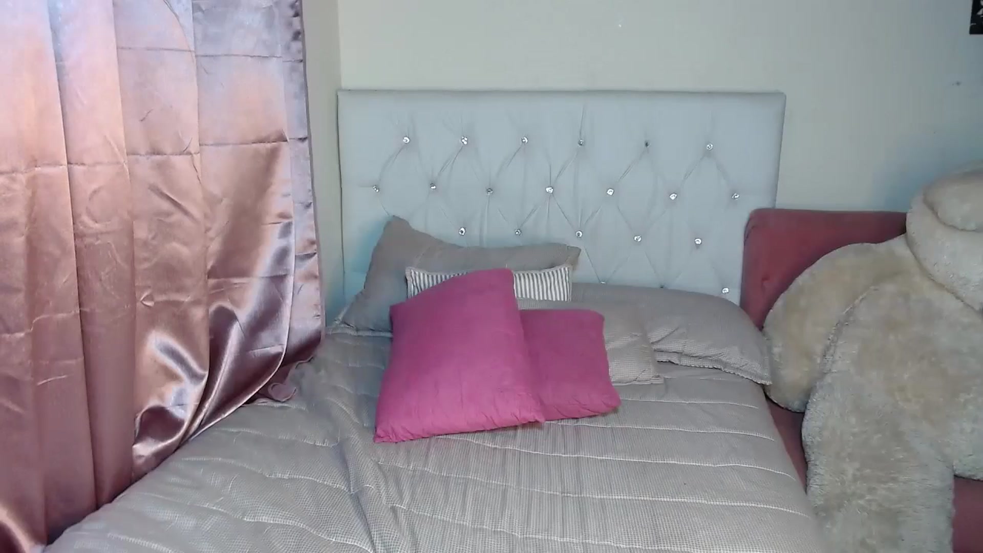 Gallery image thumbnail from Catalina_21_'s myfreecams stream on, 05/03/2024, 11:36 image 4 of 20