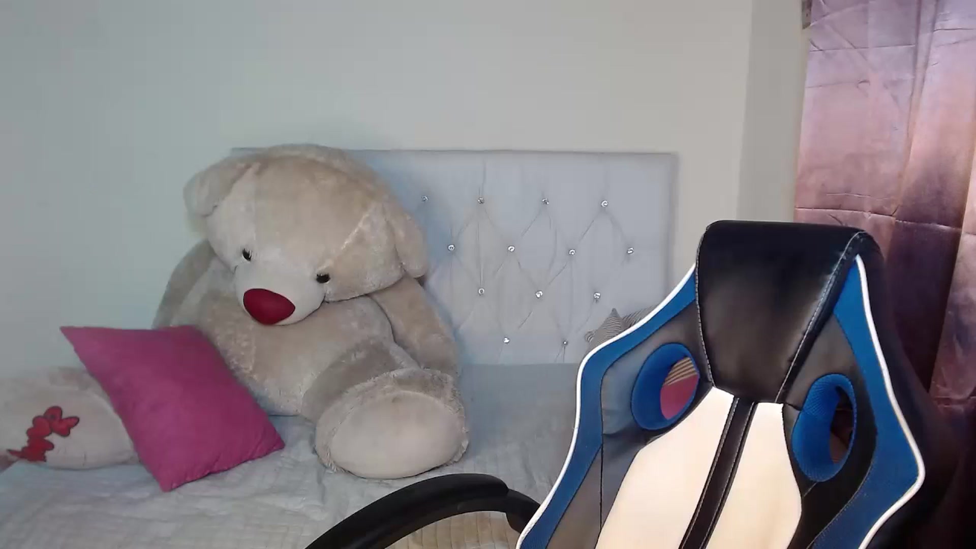 Gallery image thumbnail from Catalina_21_'s myfreecams stream on, 08/05/2024, 07:53 image 10 of 20