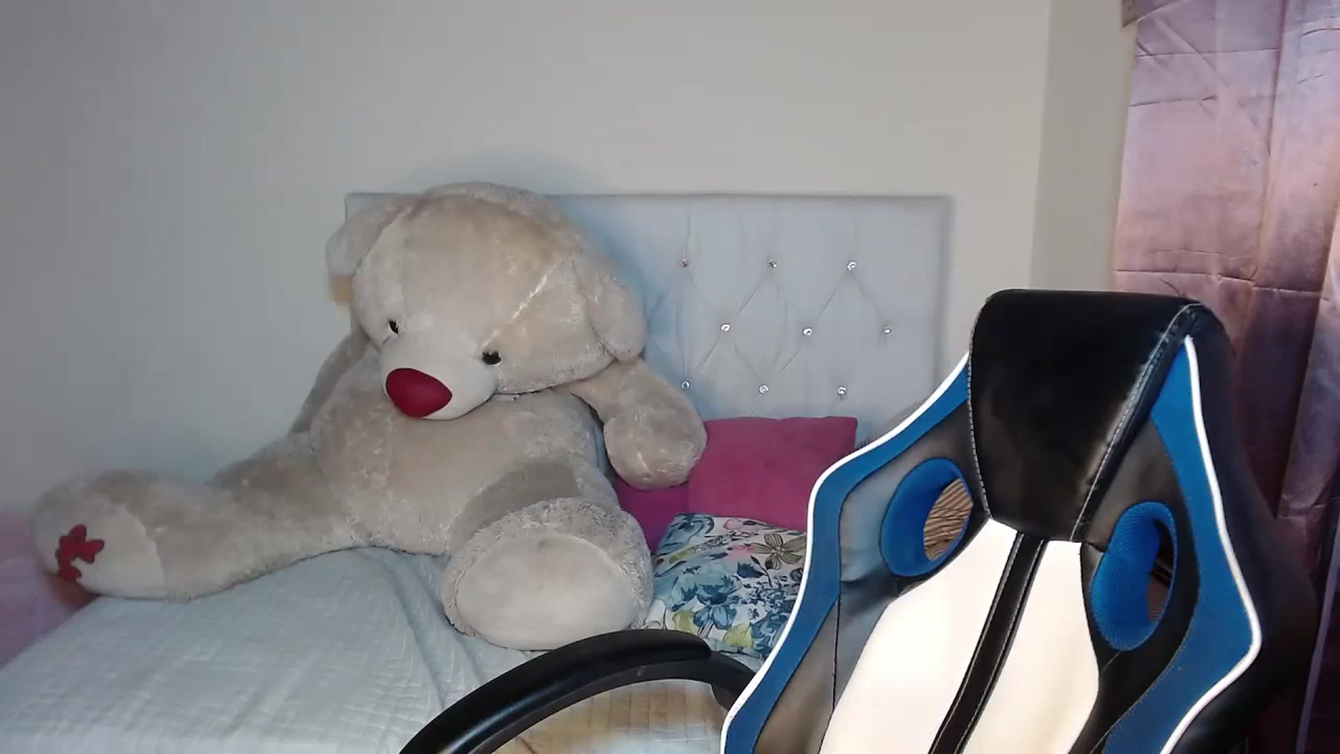Gallery image thumbnail from Catalina_21_'s myfreecams stream on, 08/05/2024, 10:54 image 18 of 20