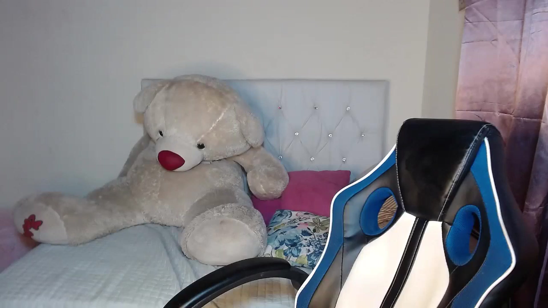 Gallery image thumbnail from Catalina_21_'s myfreecams stream on, 08/05/2024, 10:54 image 17 of 20