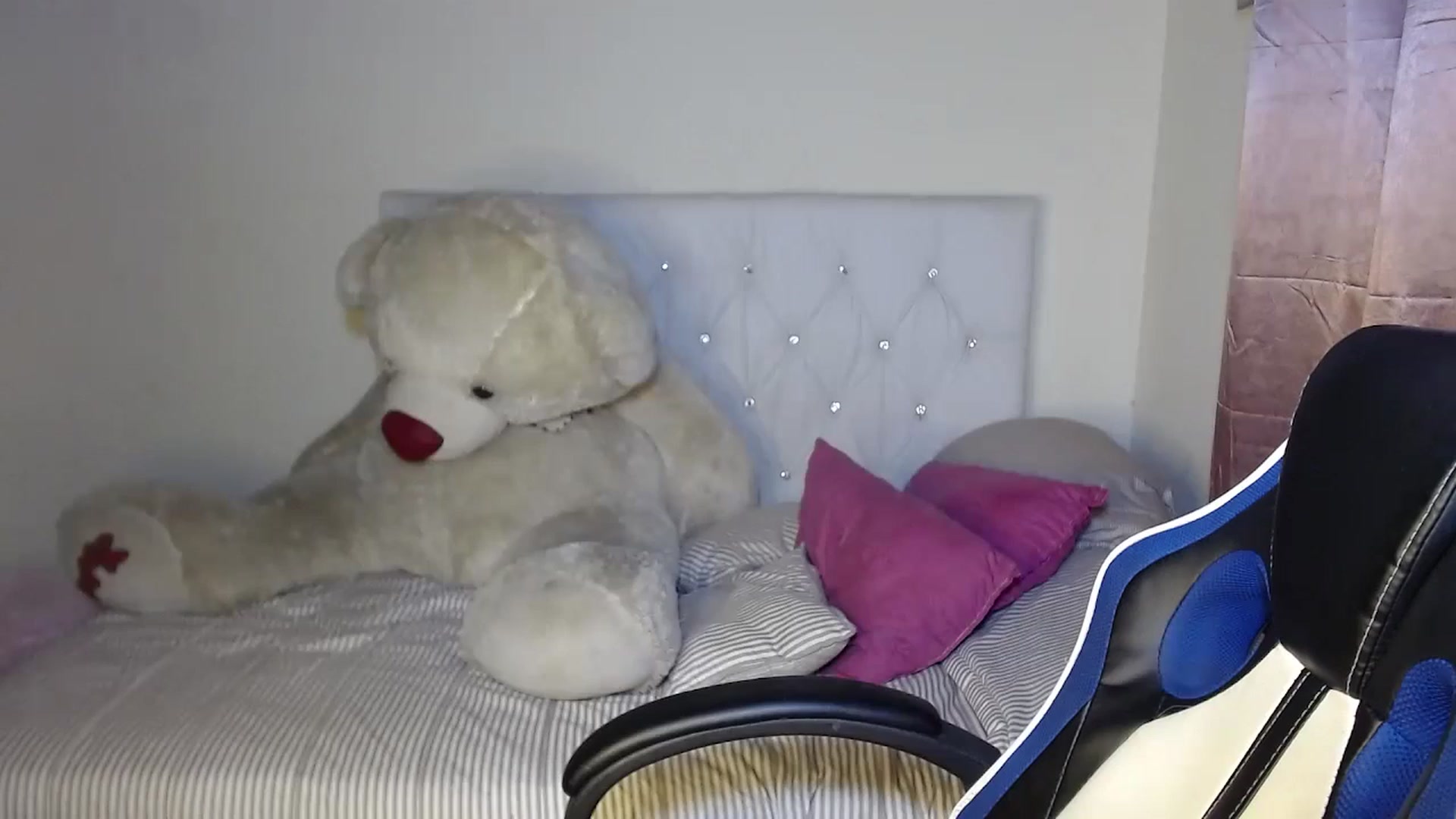 Gallery image thumbnail from Catalina_21_'s myfreecams stream on, 08/16/2024, 09:59 image 15 of 20