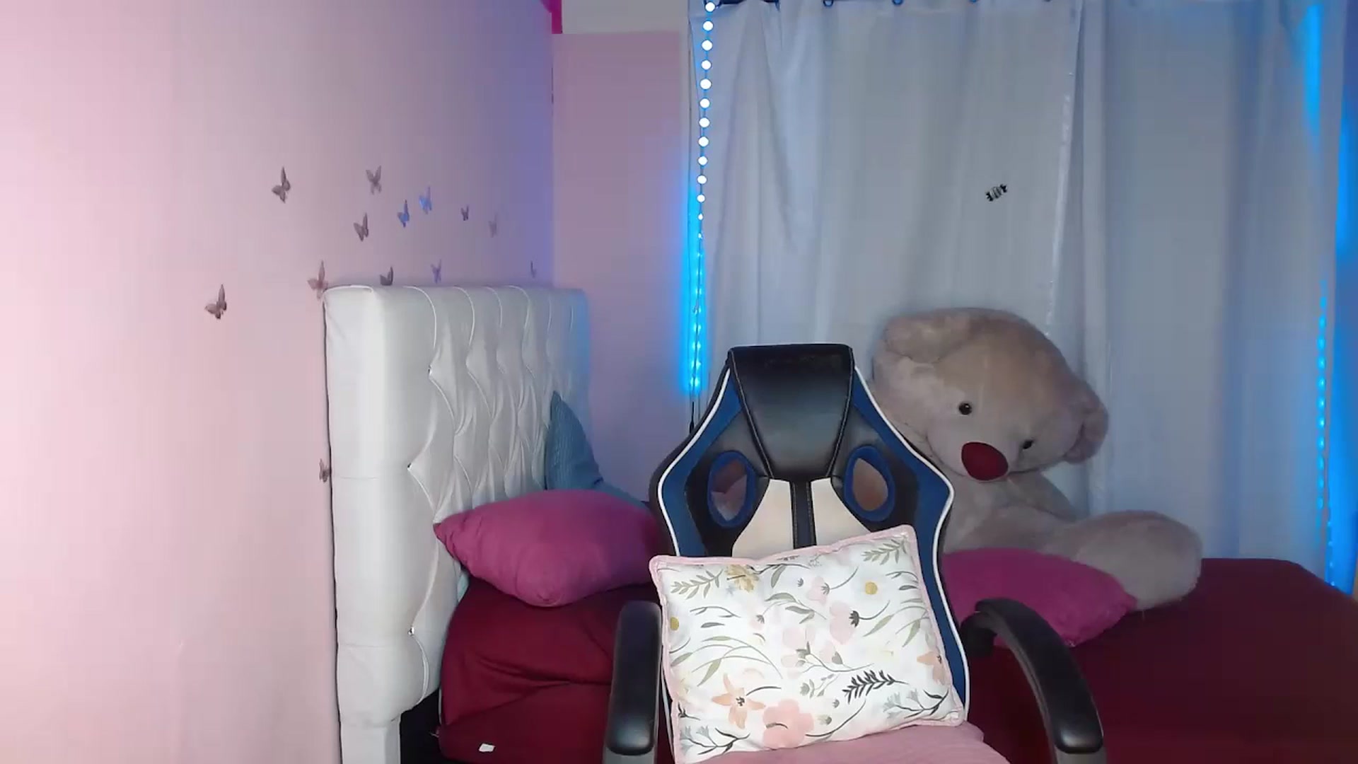 Gallery image thumbnail from Catalina_21_'s myfreecams stream on, 01/21/2025, 11:54 image 17 of 20